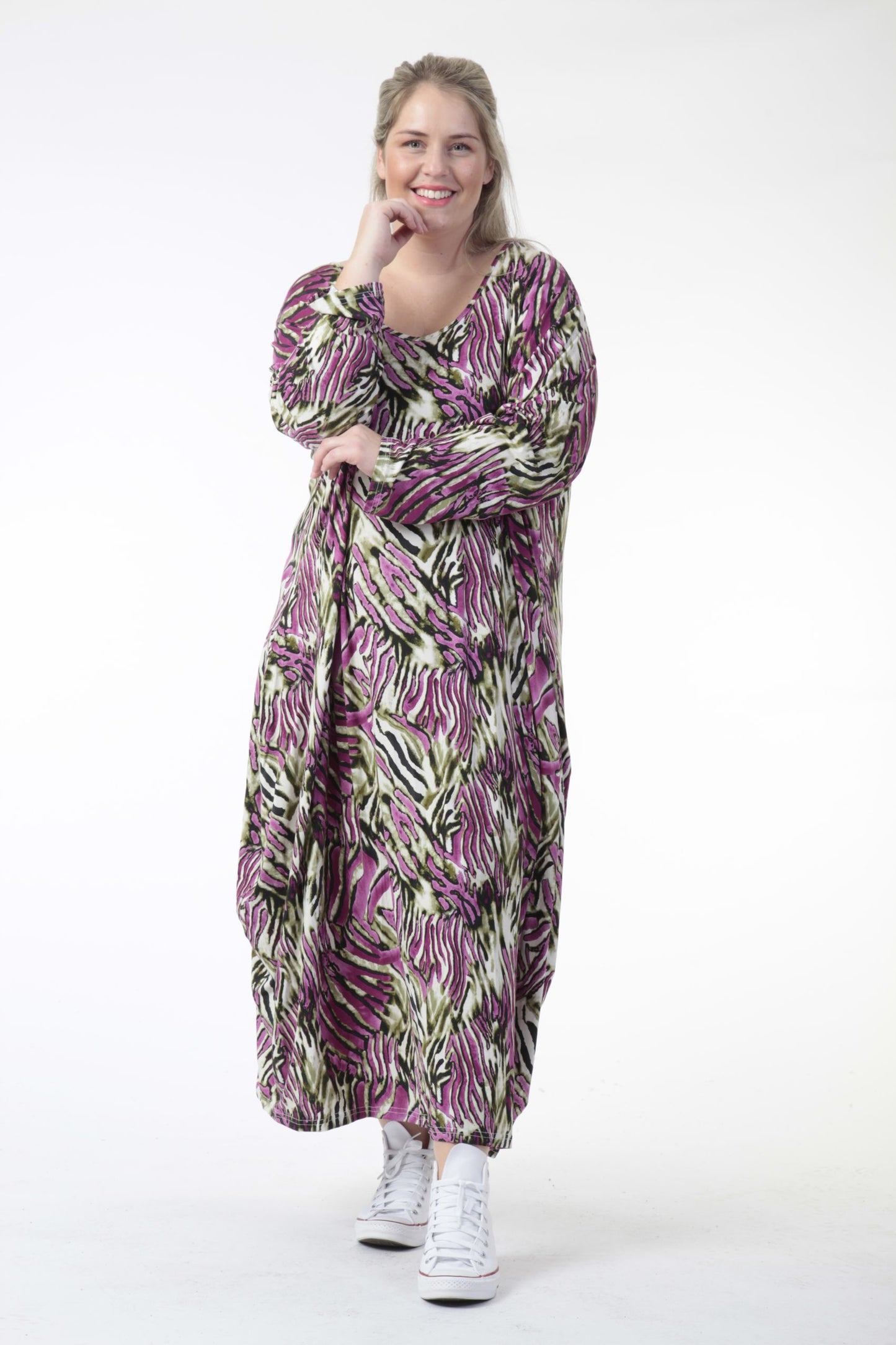 Transitional dress in balloon shape made of jersey quality, animal in natural purple