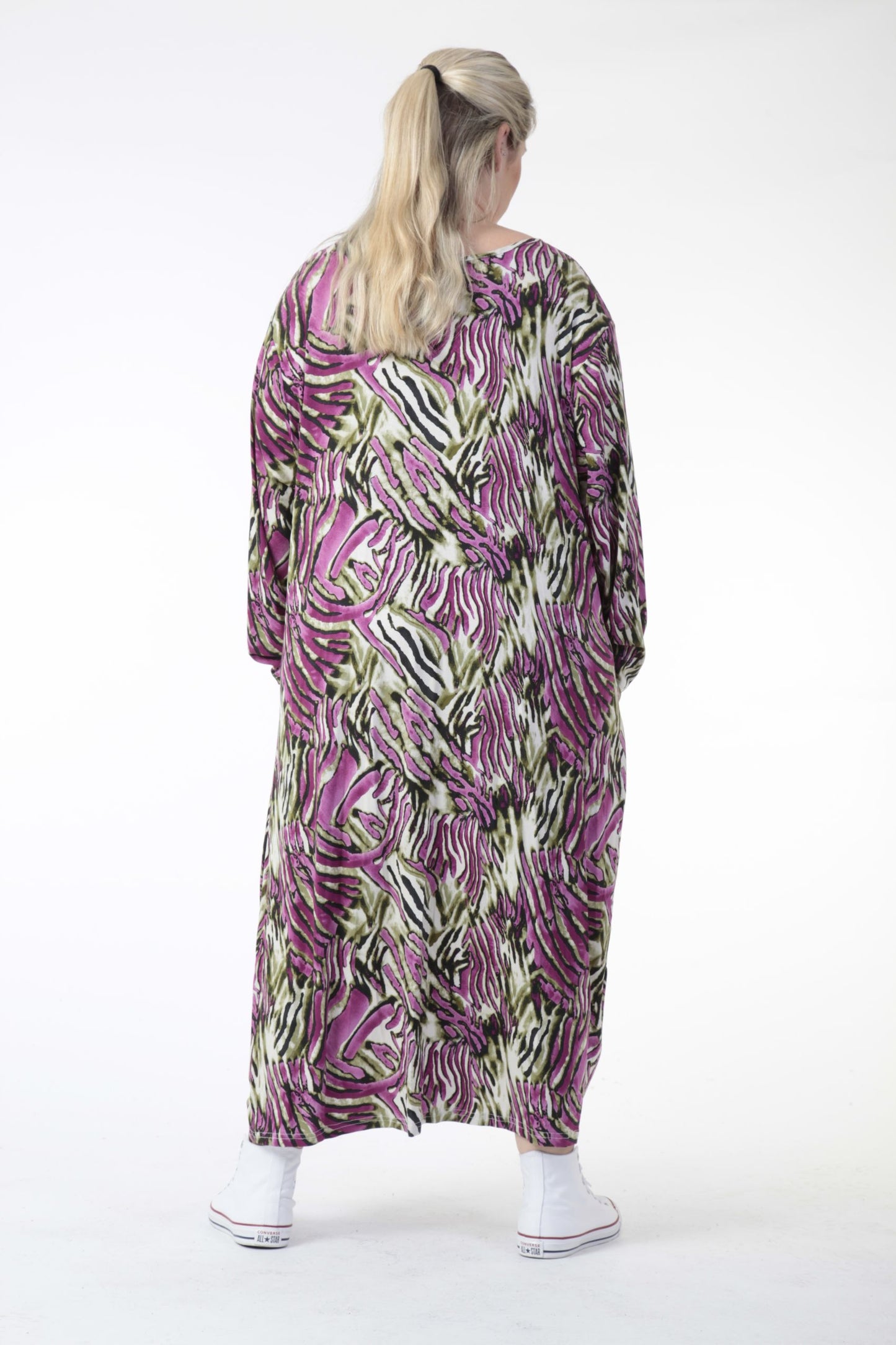 Transitional dress in balloon shape made of jersey quality, animal in natural purple