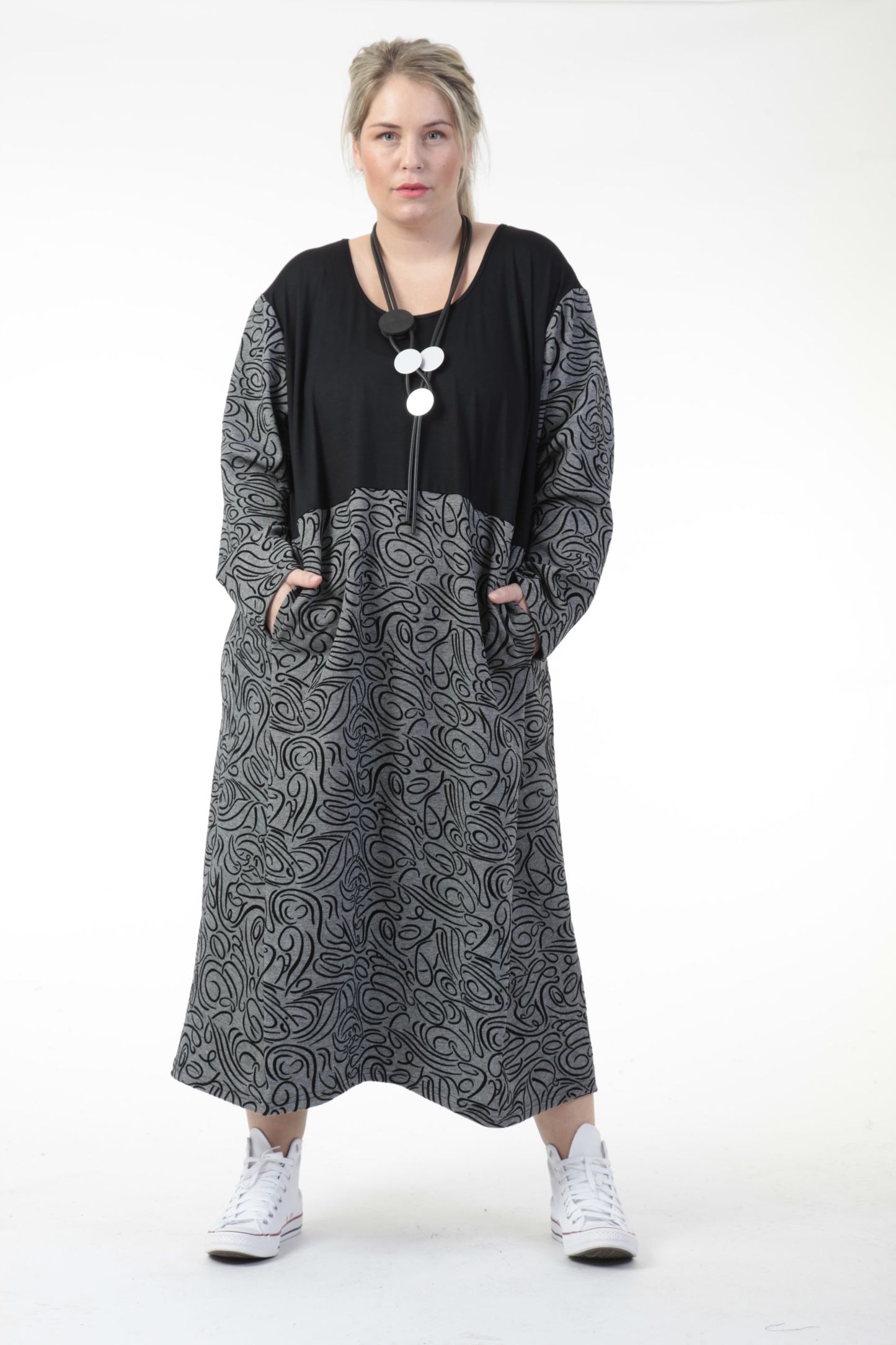 Winter dress in balloon shape made of jacquard quality, slay top in gray-black