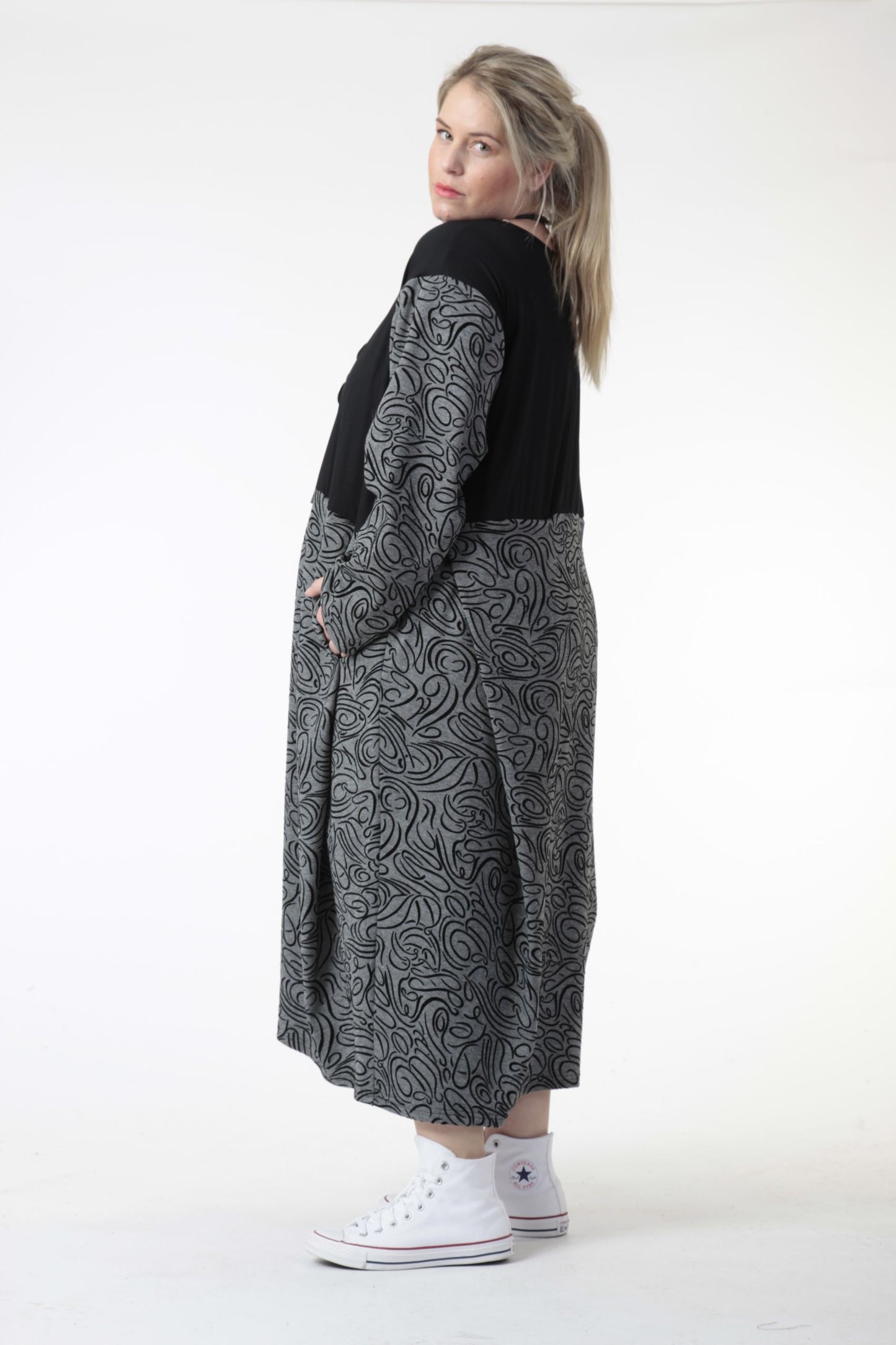 Winter dress in balloon shape made of jacquard quality, slay top in gray-black