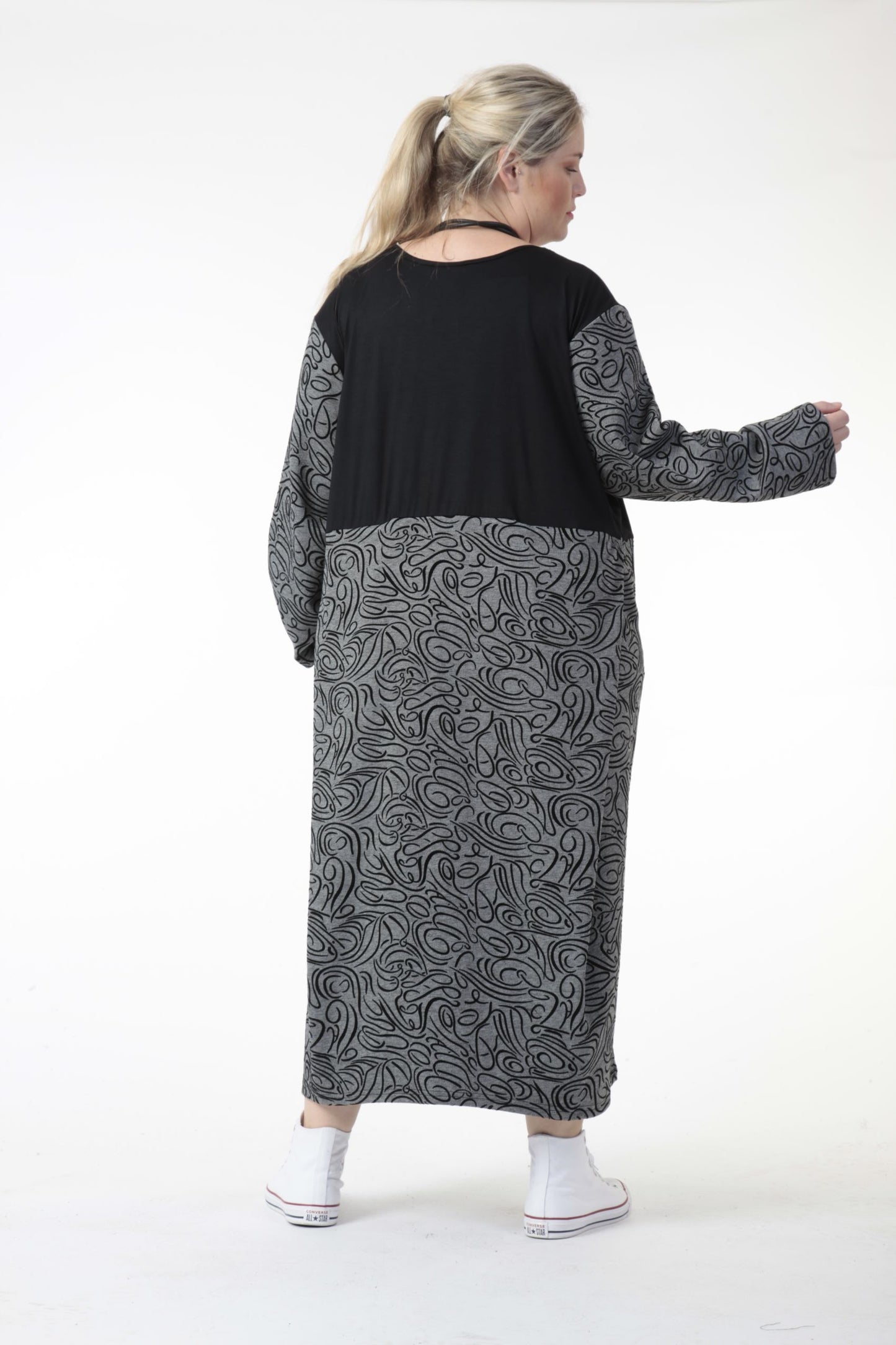 Winter dress in balloon shape made of jacquard quality, slay top in gray-black