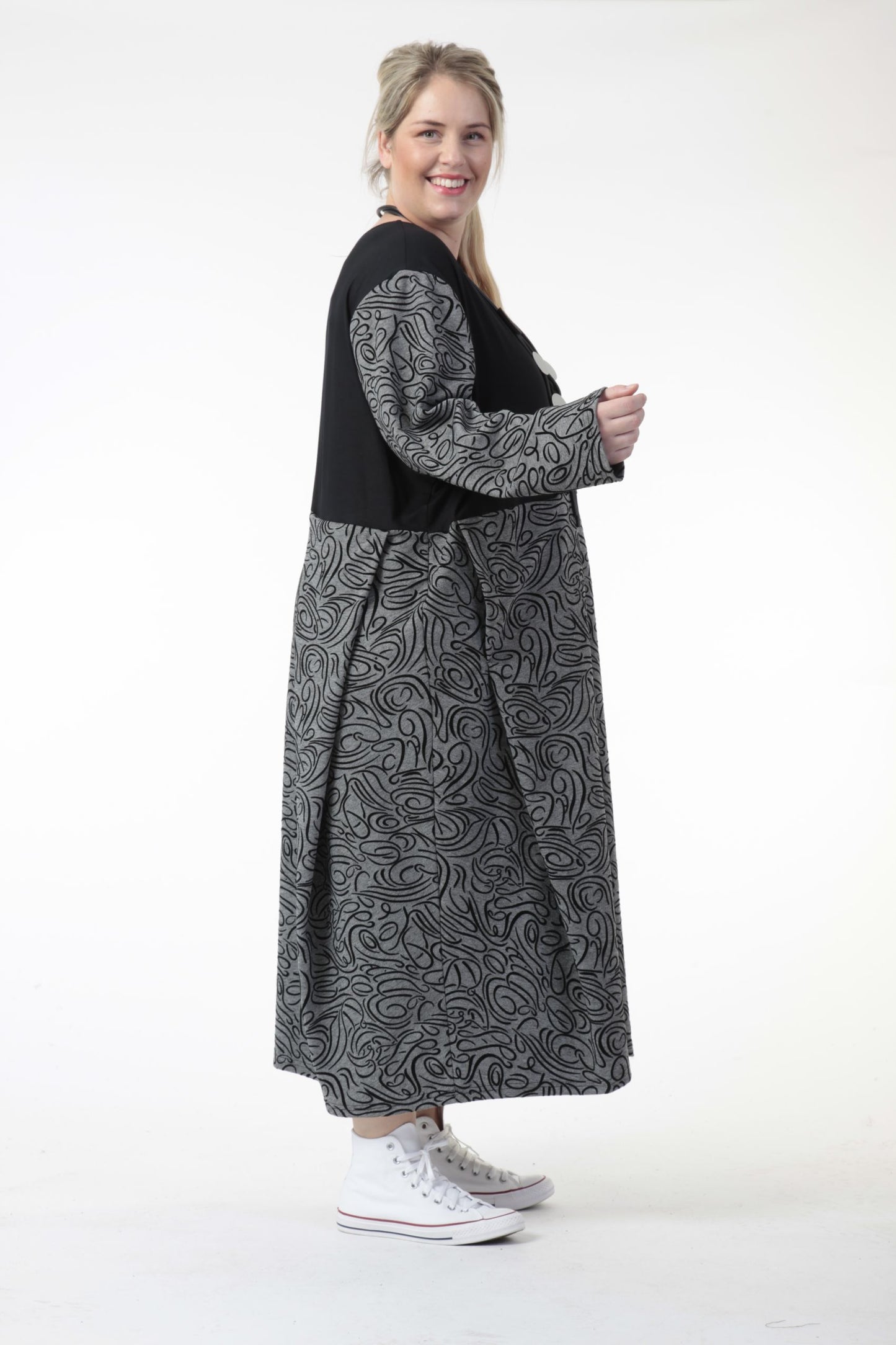 Winter dress in balloon shape made of jacquard quality, slay top in gray-black