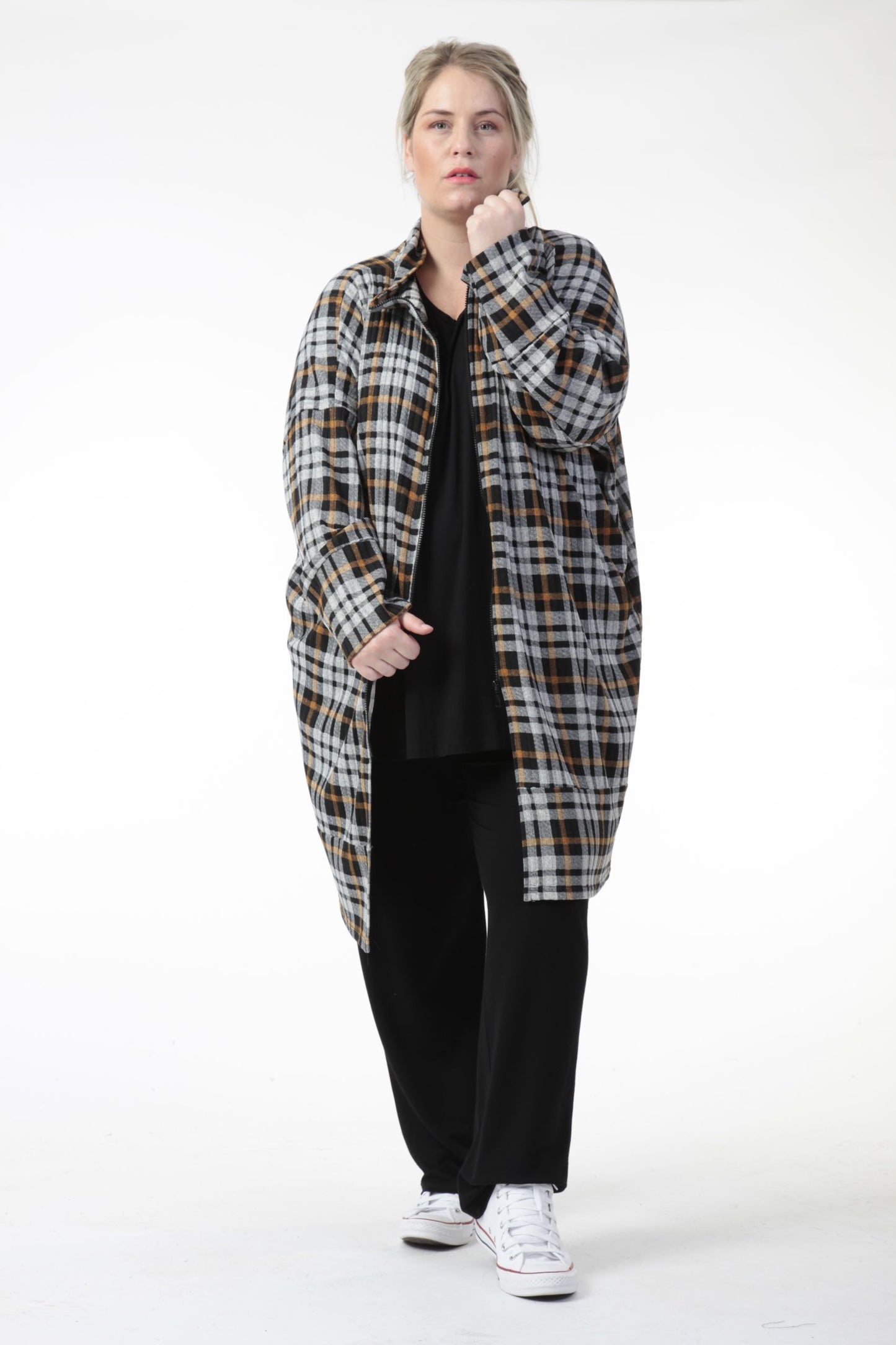 Winter coat in a straight shape made of jersey quality, tartan in gray-mustard