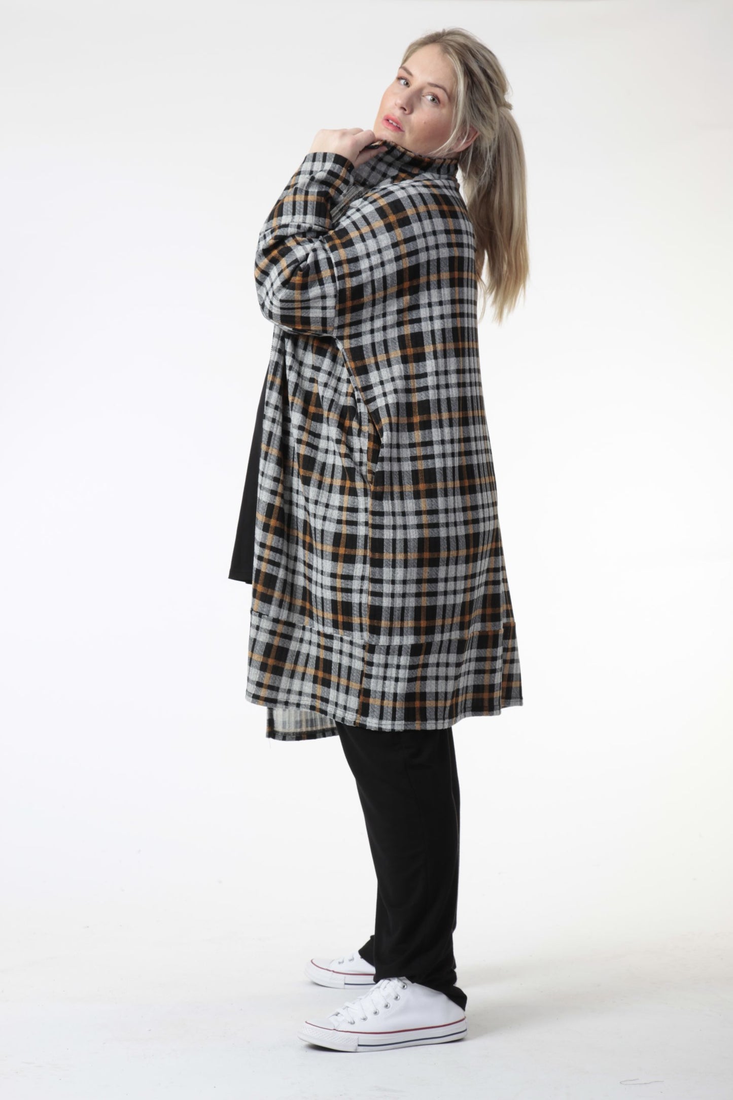 Winter coat in a straight shape made of jersey quality, tartan in gray-mustard