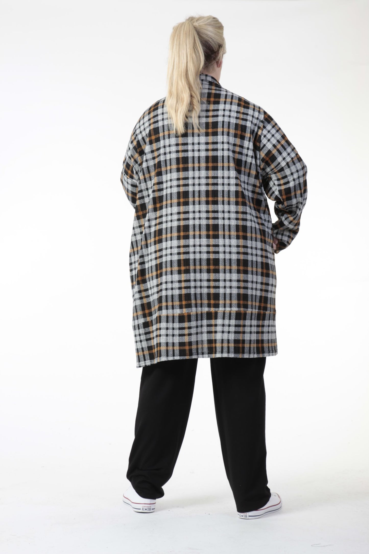 Winter coat in a straight shape made of jersey quality, tartan in gray-mustard