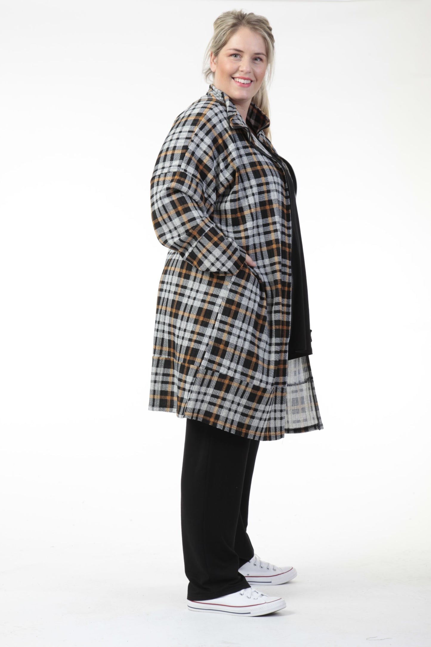 Winter coat in a straight shape made of jersey quality, tartan in gray-mustard