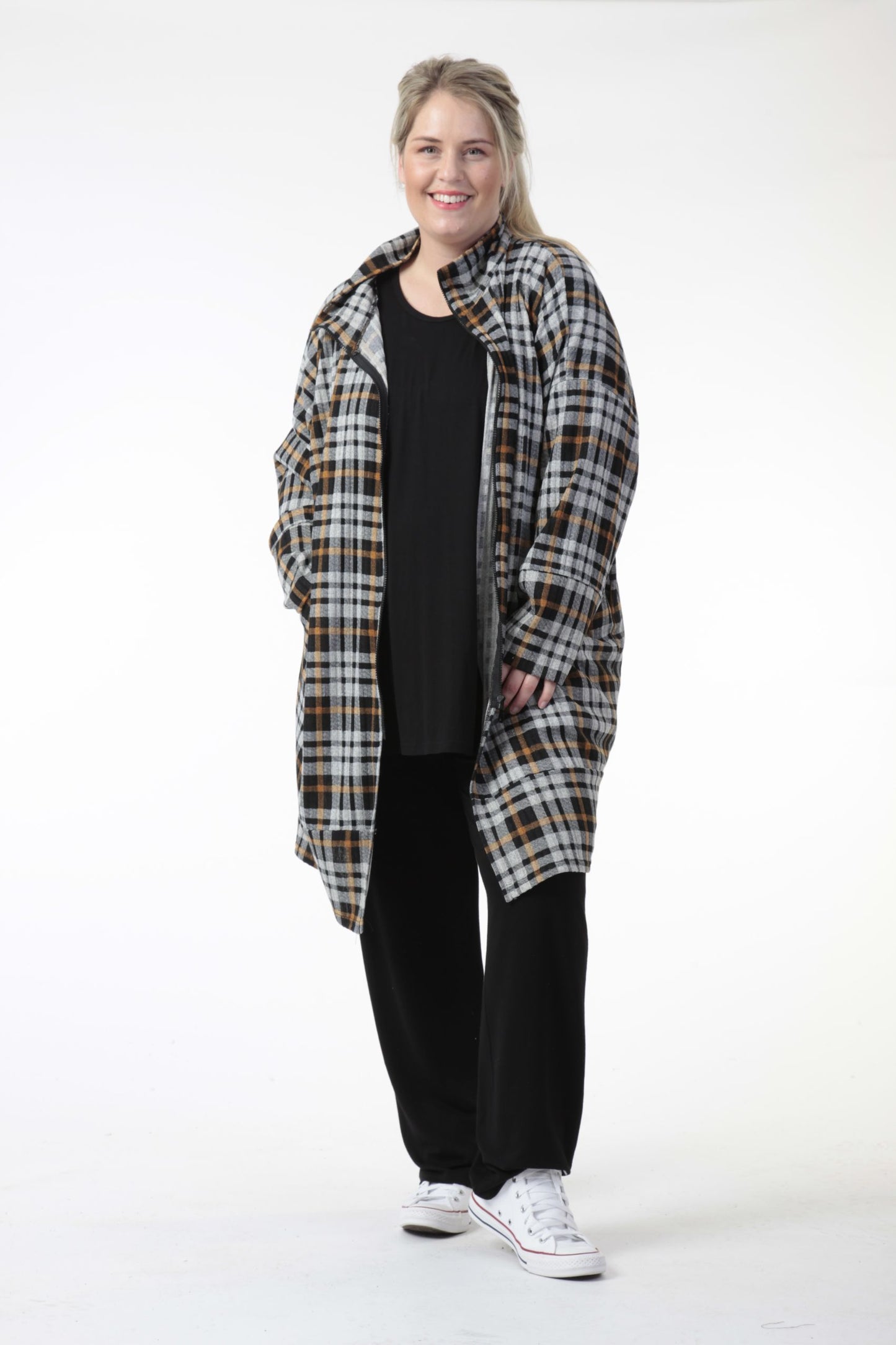 Winter coat in a straight shape made of jersey quality, tartan in gray-mustard