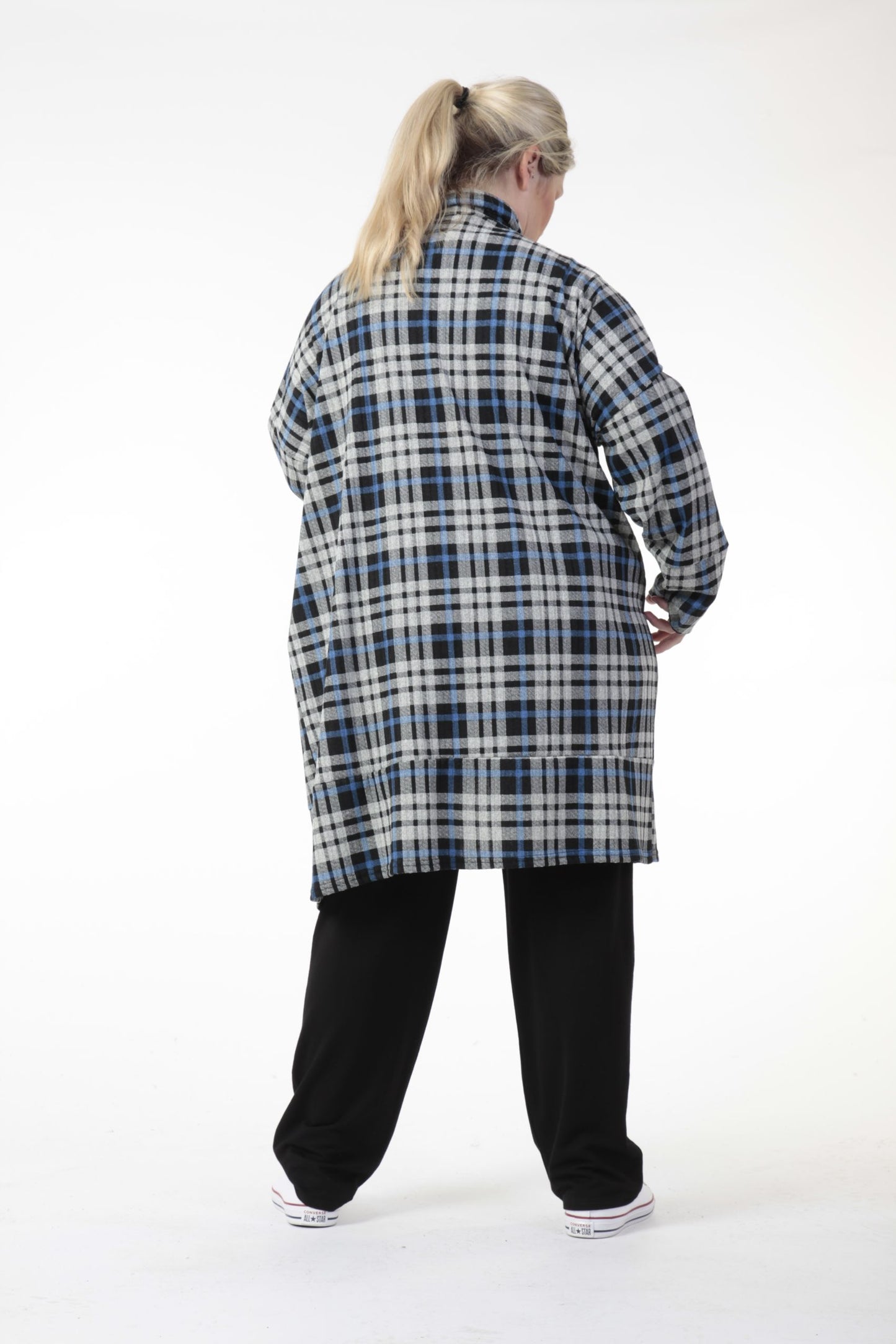 Winter coat in a straight shape made of jersey quality, tartan in gray-blue