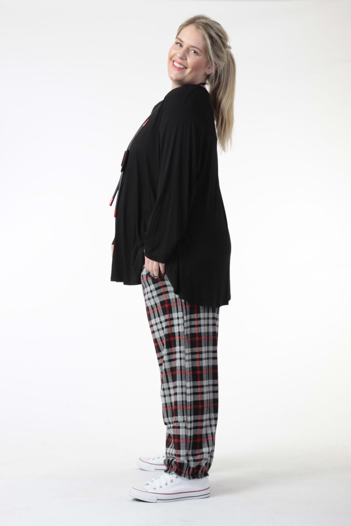 Winter trousers in the shape of jersey quality, tartan in grey-red