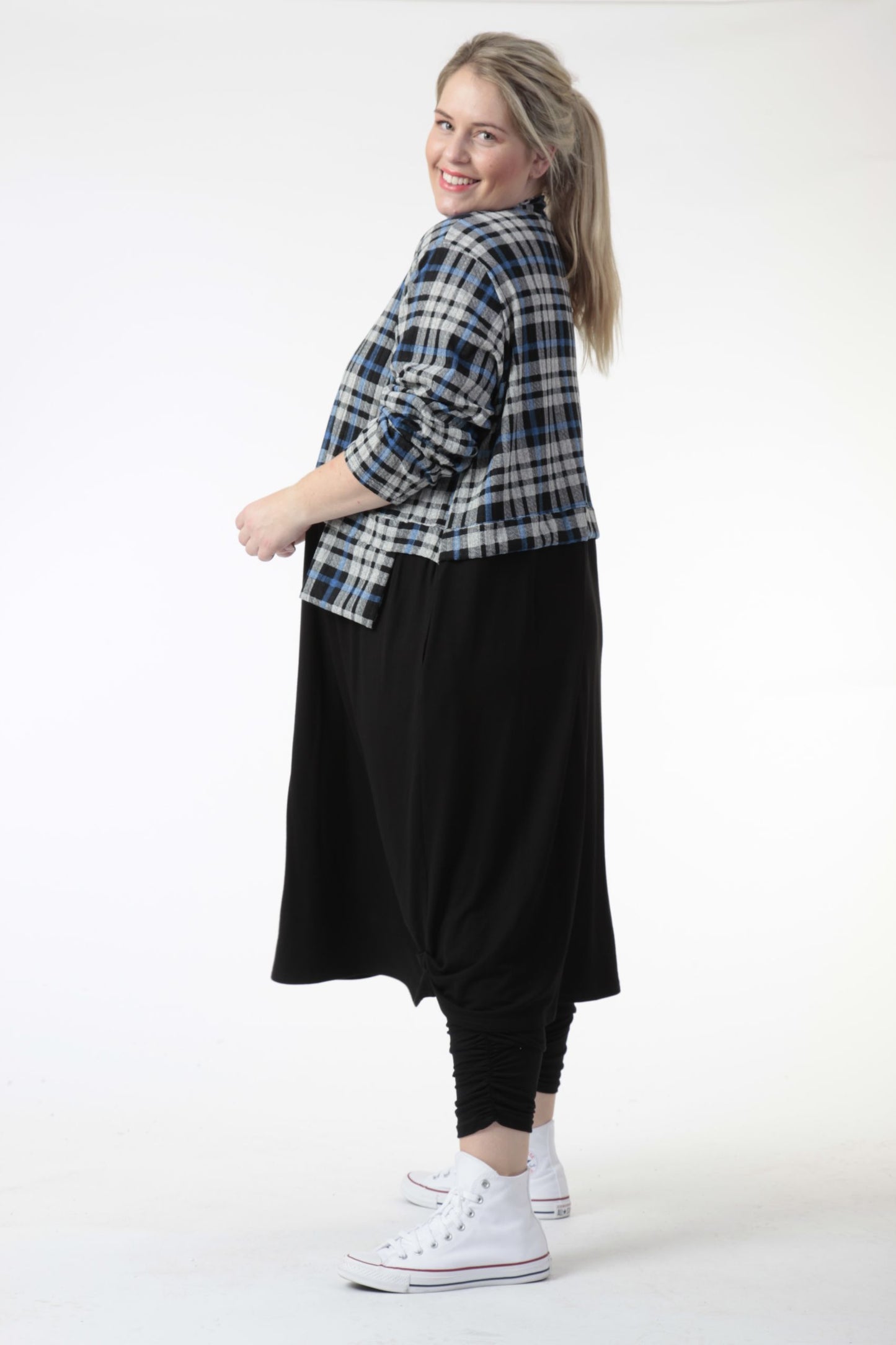 Winter dress in a straight shape made of jersey quality, tartan in gray-blue