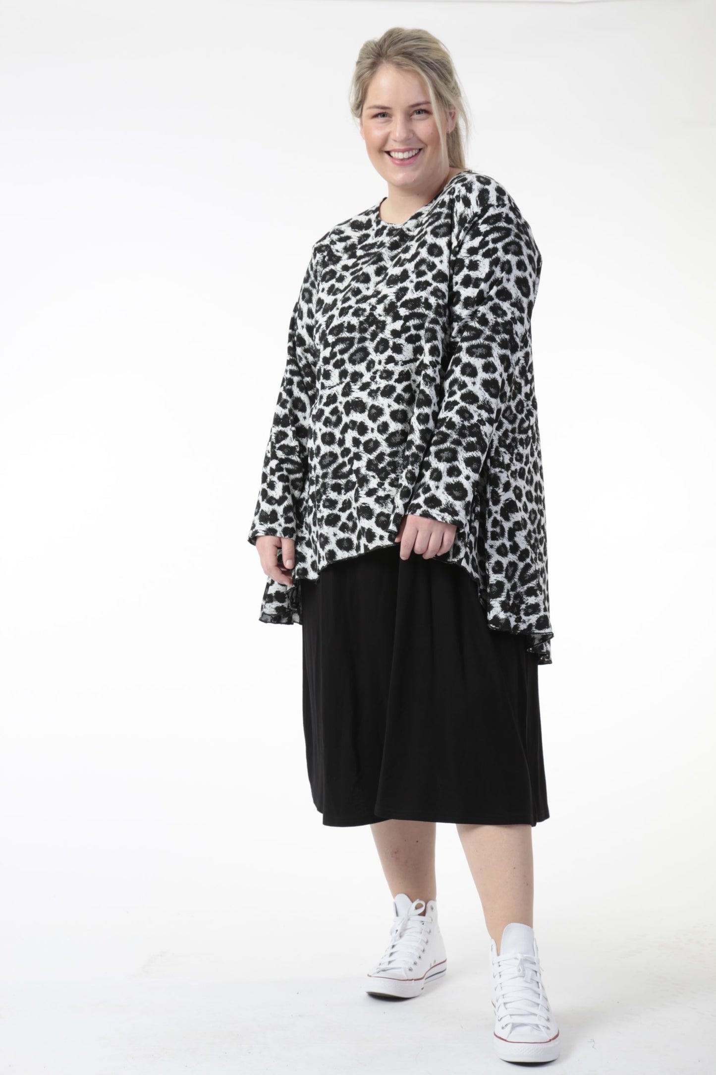 Winter dress in the shape of jacquard quality, Zima-Leo in black and white