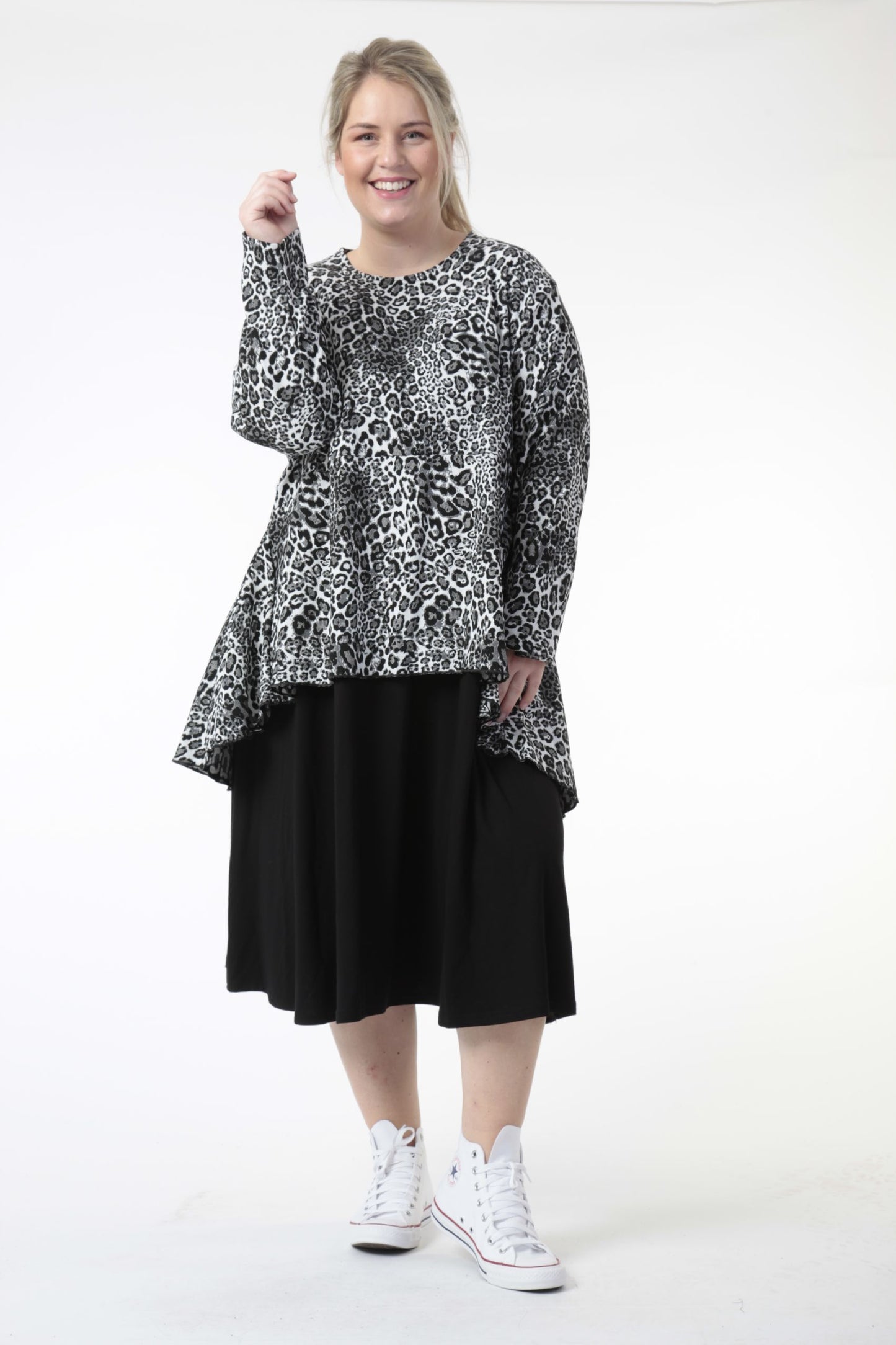 Winter dress in the shape of jacquard quality, Zima-Leo in black and white