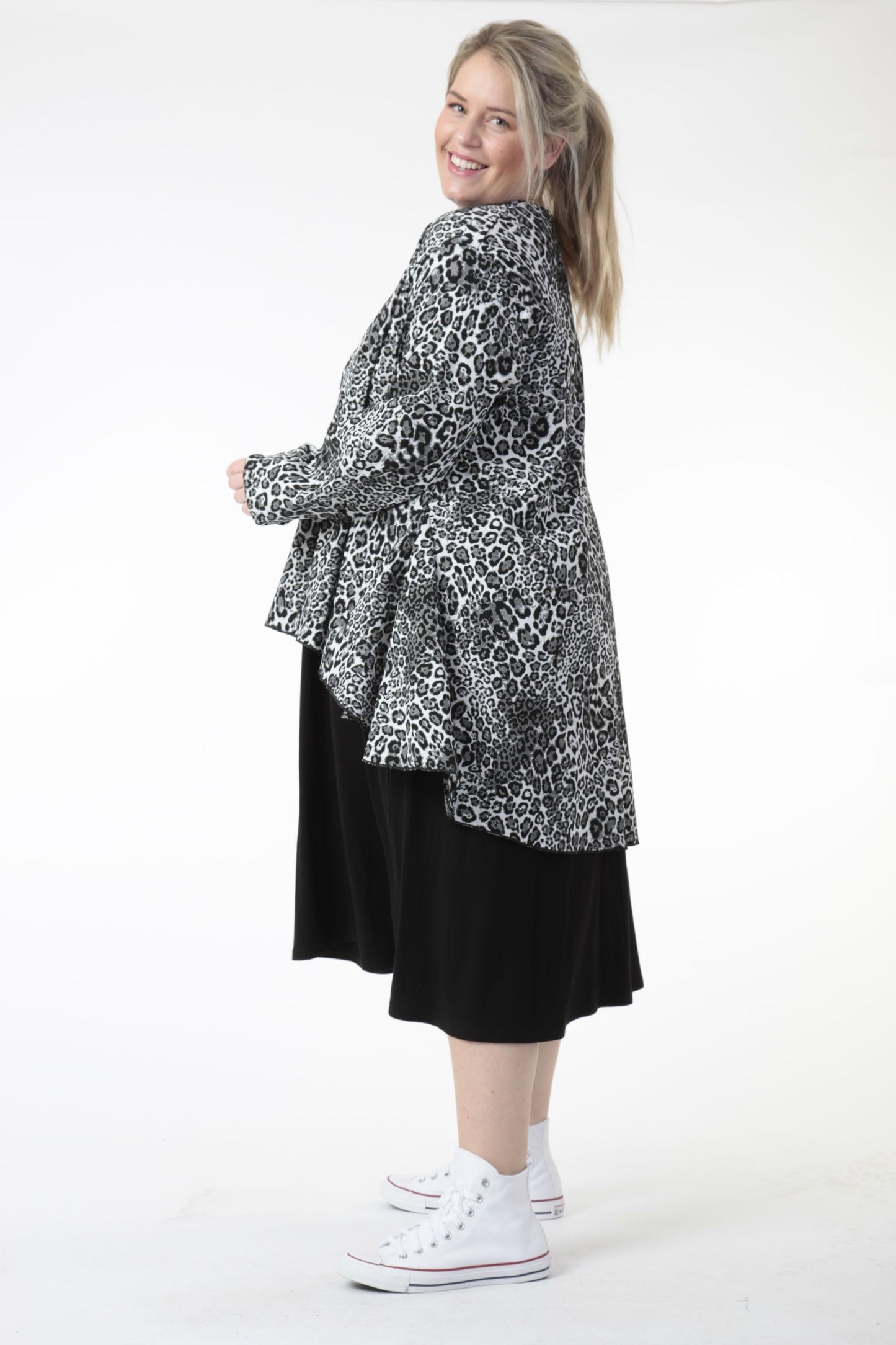 Winter dress in the shape of jacquard quality, Zima-Leo in black and white