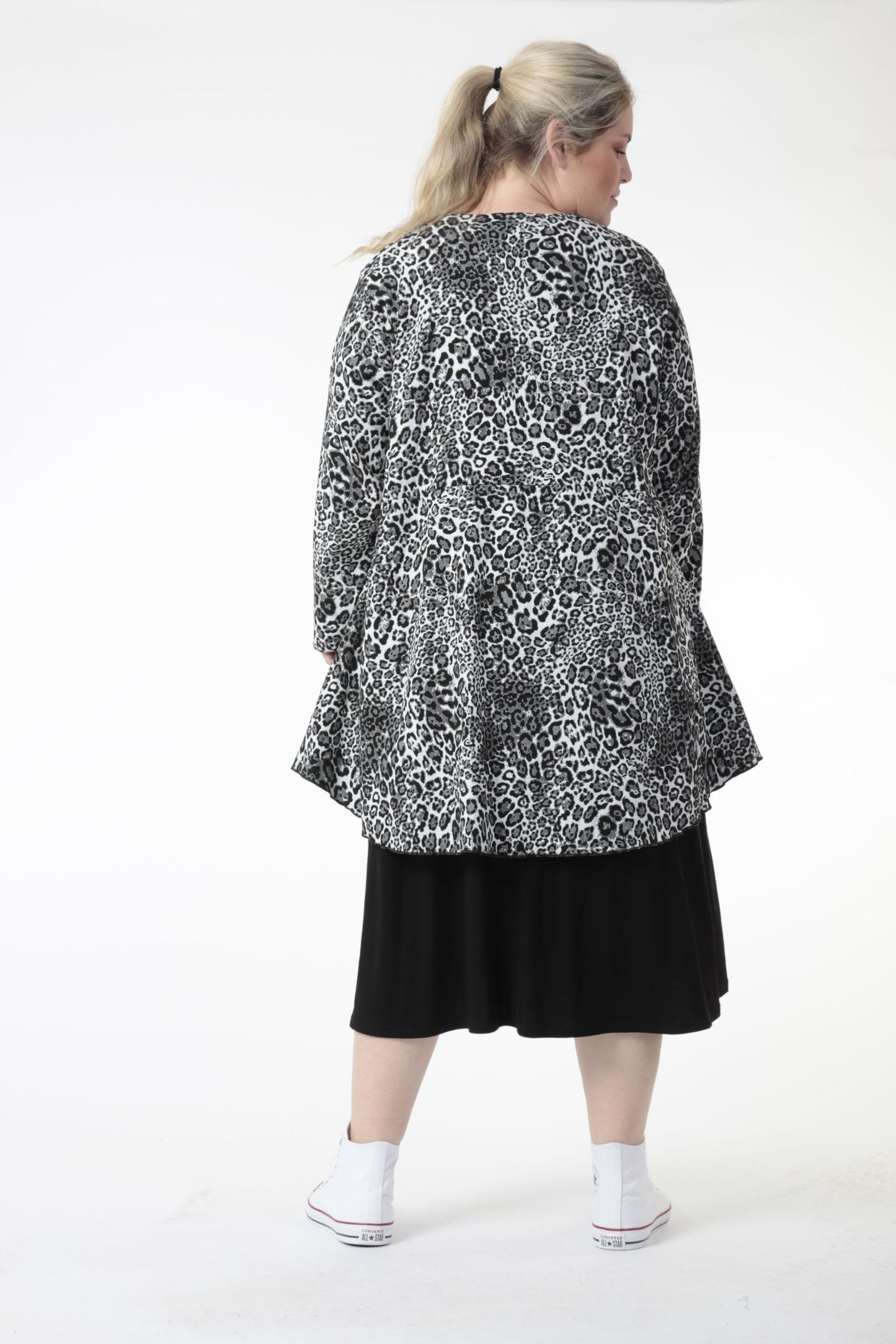 Winter dress in the shape of jacquard quality, Zima-Leo in black and white