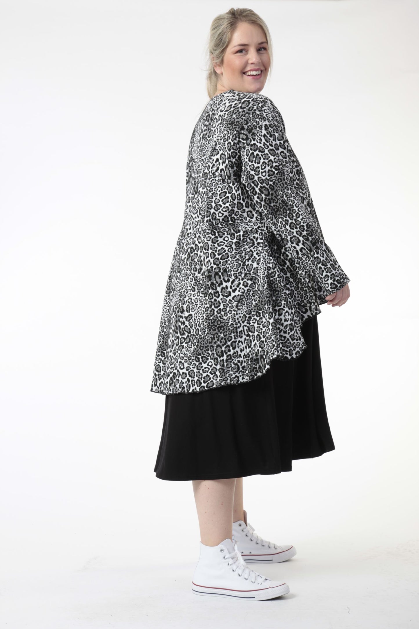 Winter dress in the shape of jacquard quality, Zima-Leo in black and white