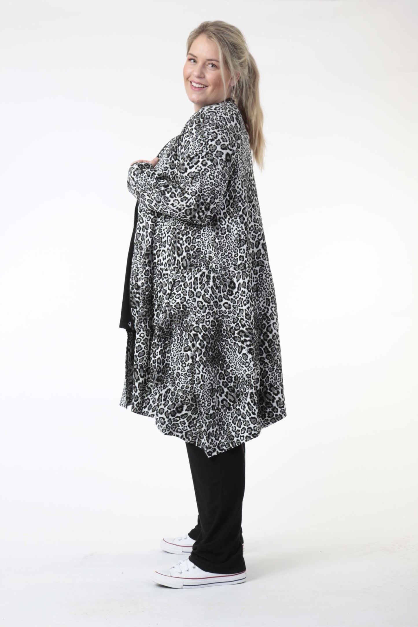 Winter jacket in A-shape made of jacquard quality, Zima-Leo in black and white