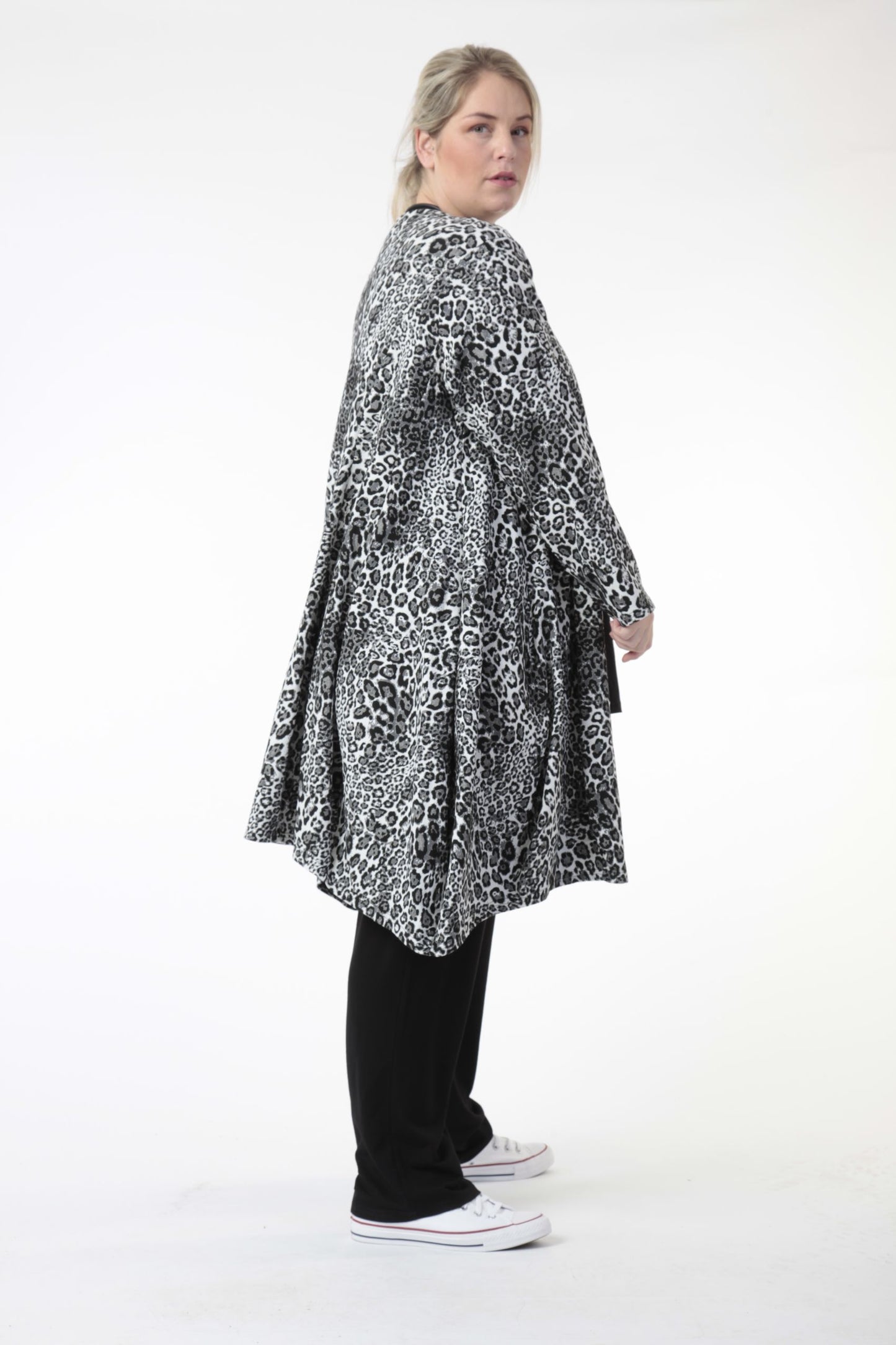 Winter jacket in A-shape made of jacquard quality, Zima-Leo in black and white