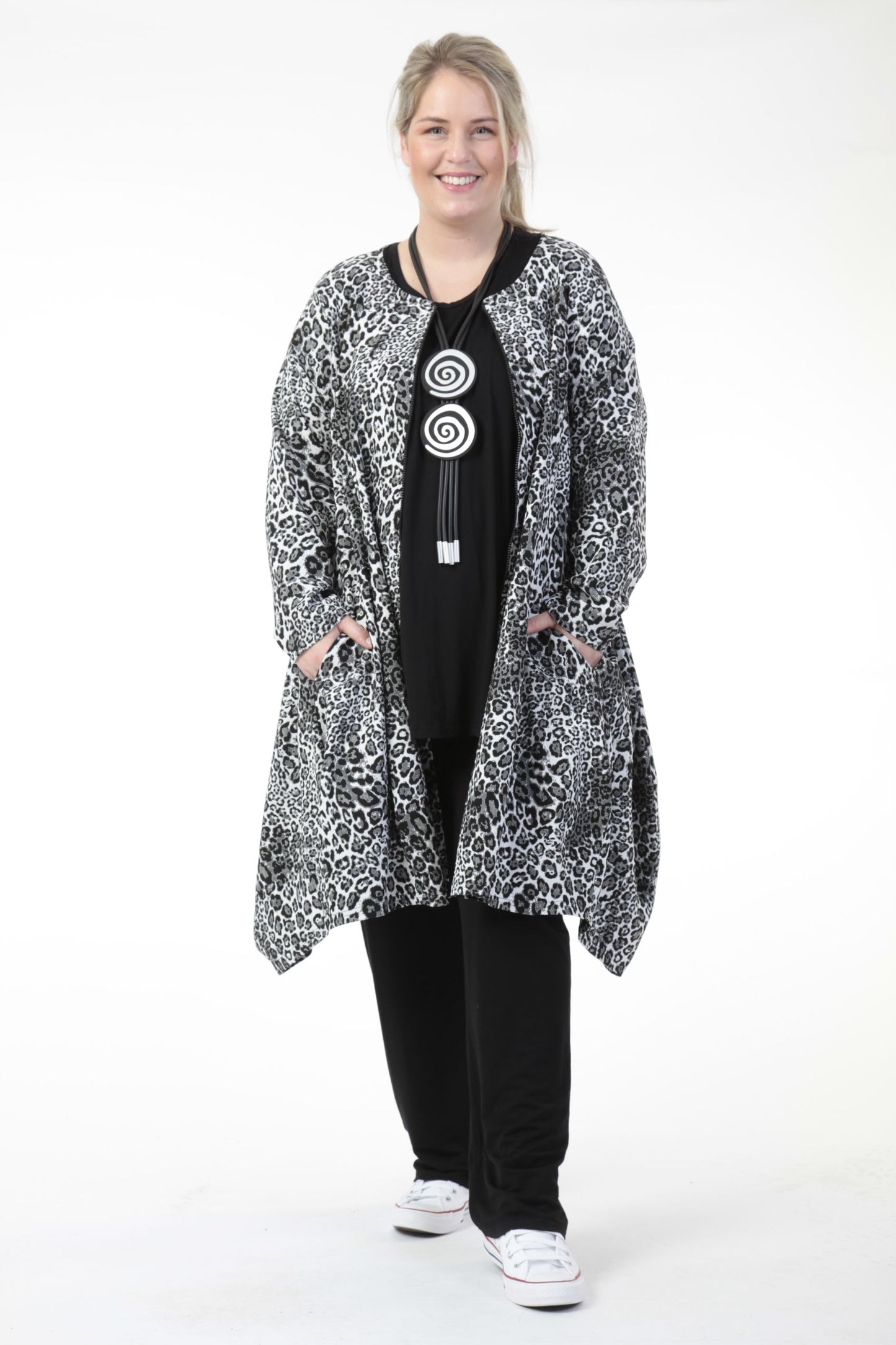 Winter jacket in A-shape made of jacquard quality, Zima-Leo in black and white