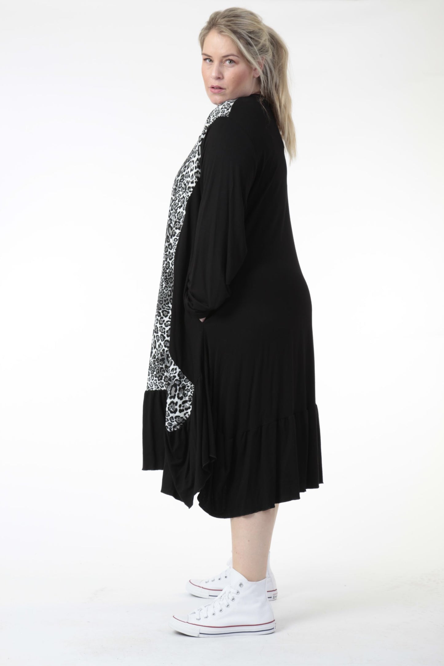 Winter dress in the shape of jacquard quality, Zima-Leo in black and white