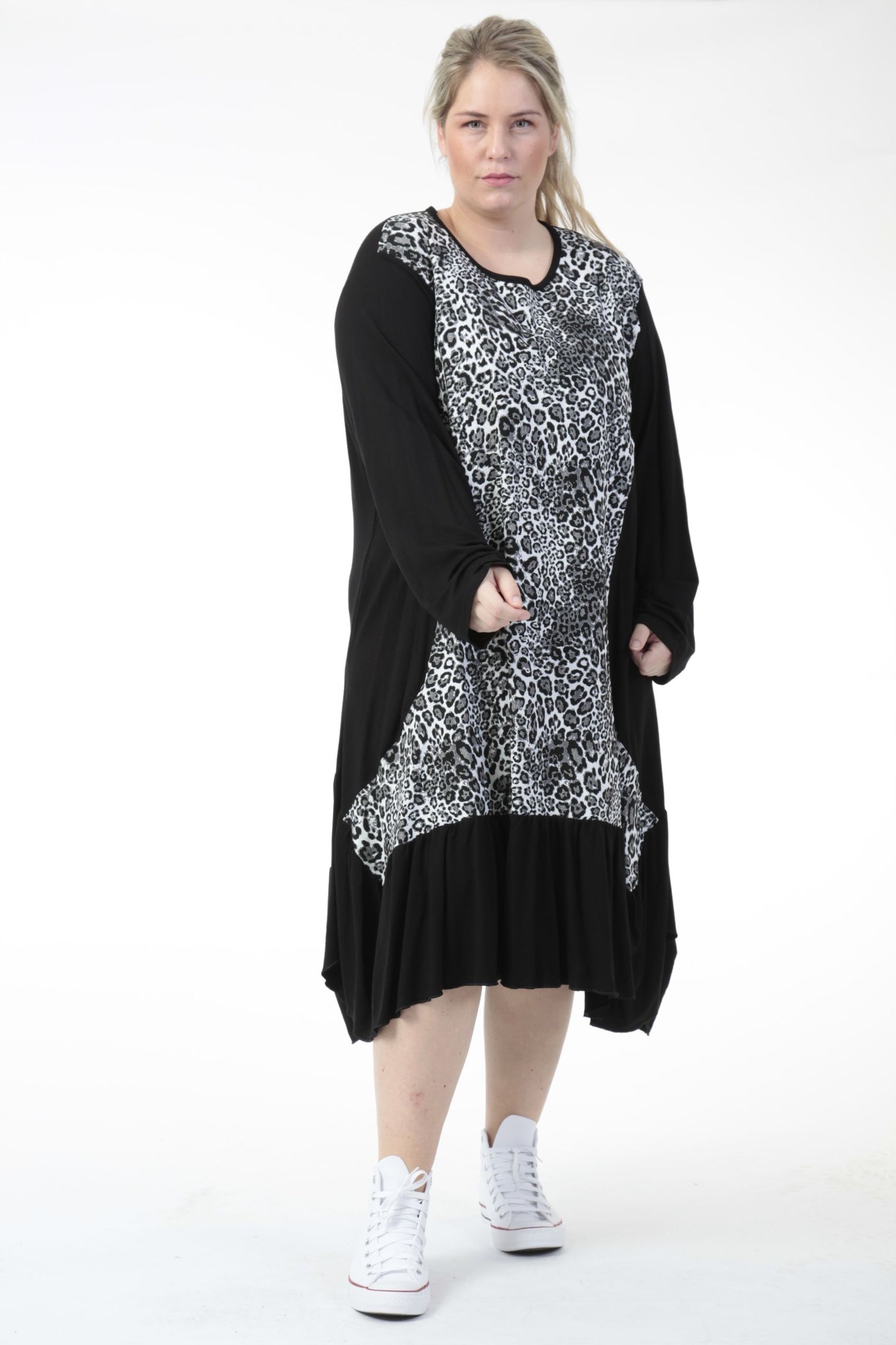 Winter dress in the shape of jacquard quality, Zima-Leo in black and white