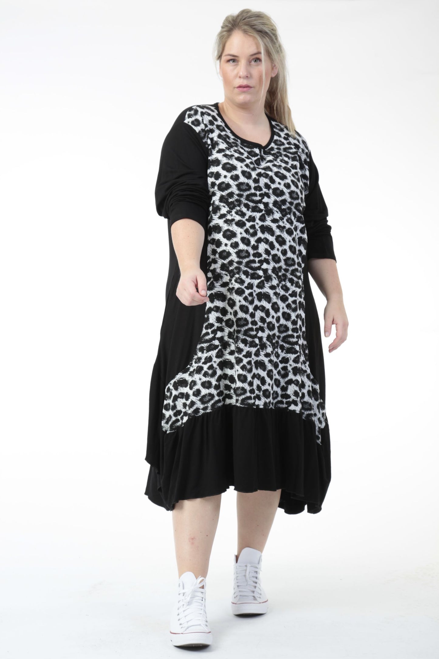 Winter dress in the shape of jacquard quality, Zima-Leo in black and white