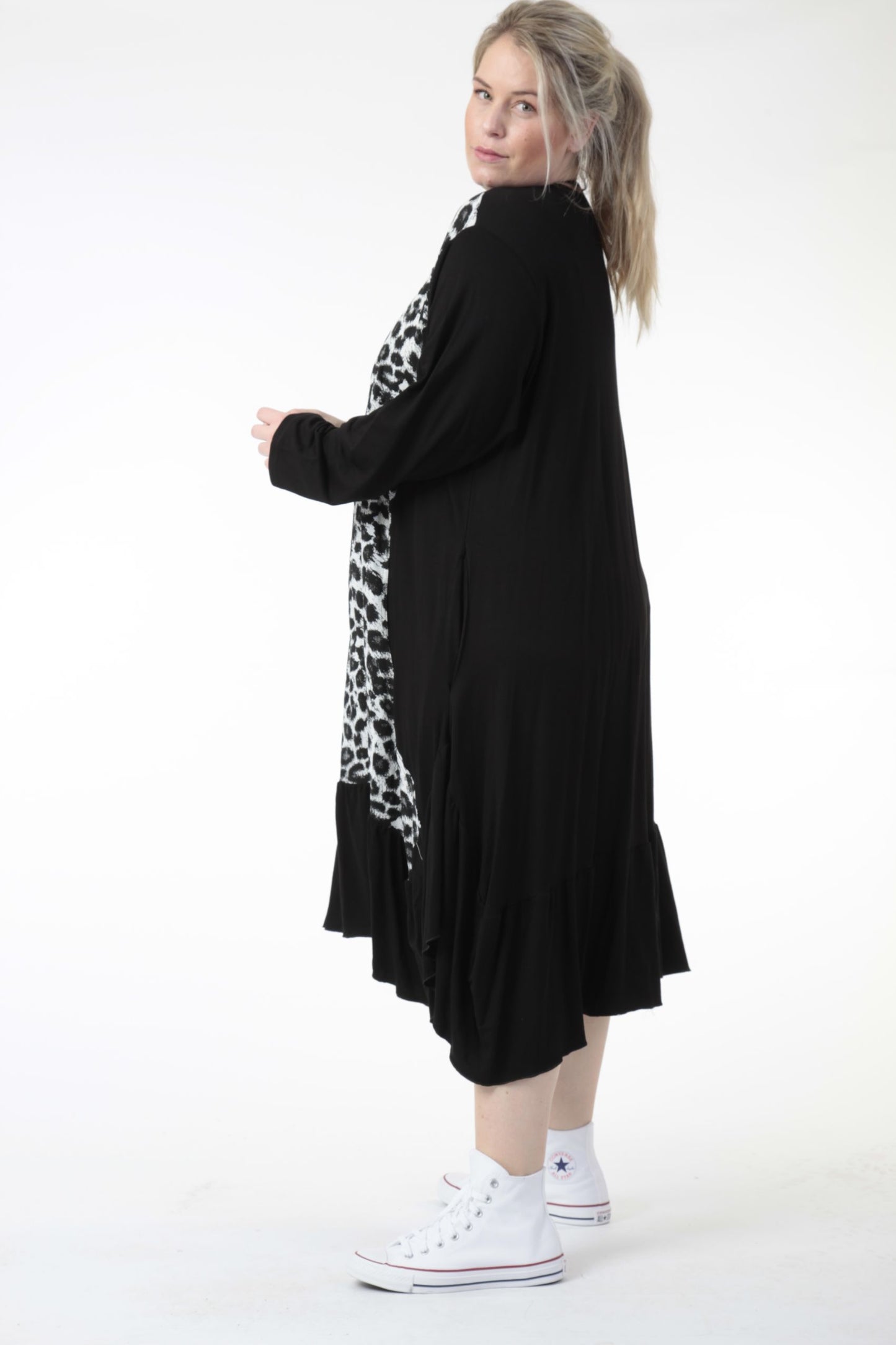 Winter dress in the shape of jacquard quality, Zima-Leo in black and white