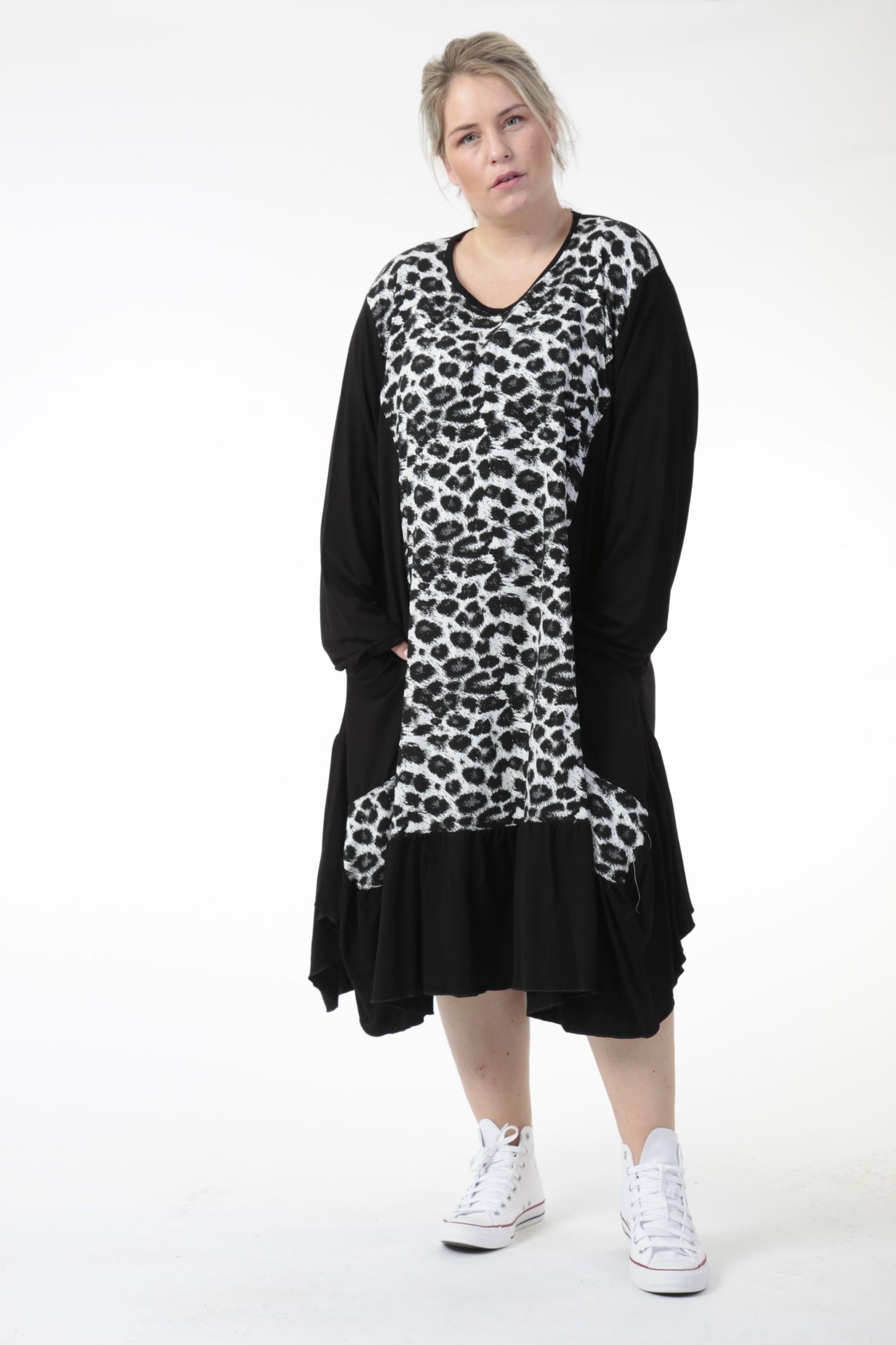 Winter dress in the shape of jacquard quality, Zima-Leo in black and white