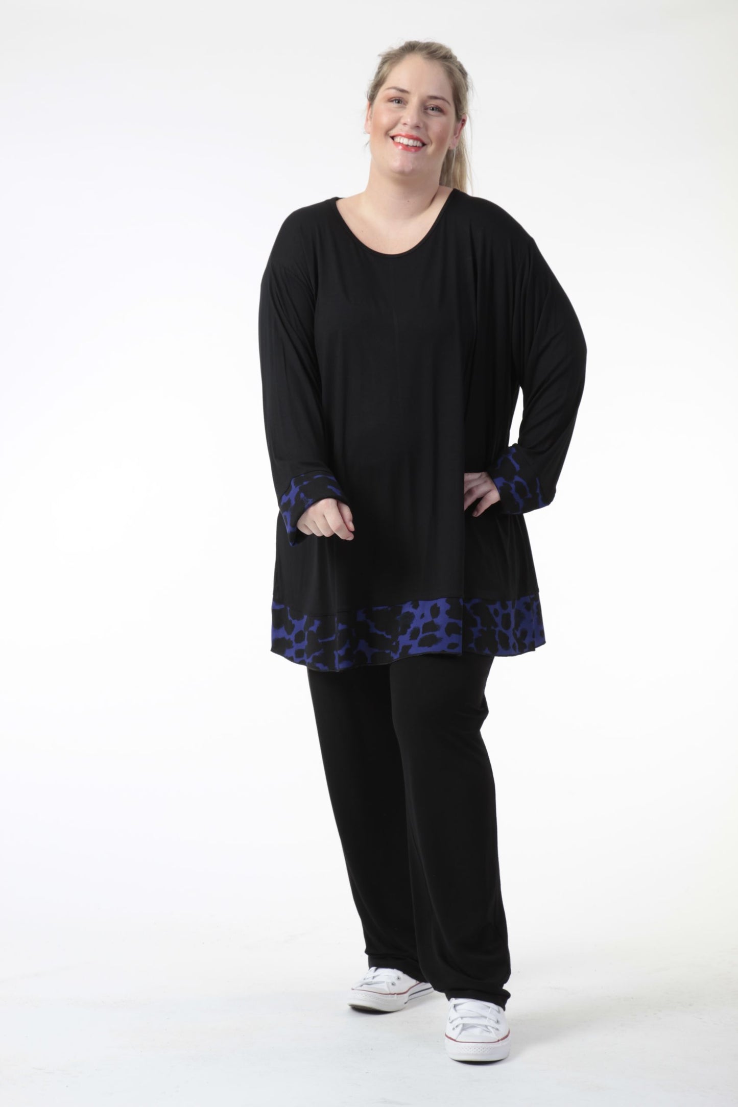 Winter big shirt in A-shape made of jersey quality, Hakuna in black-royal blue