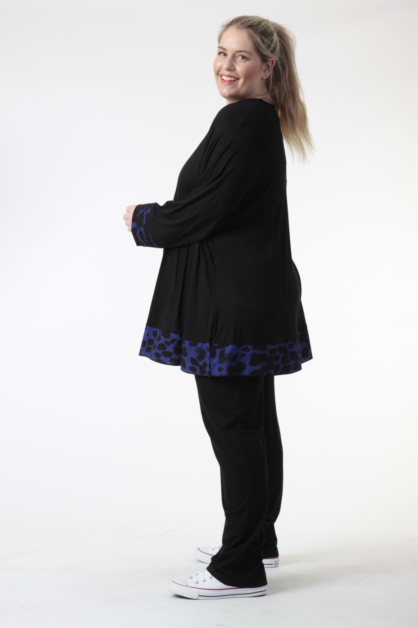 Winter big shirt in A-shape made of jersey quality, Hakuna in black-royal blue