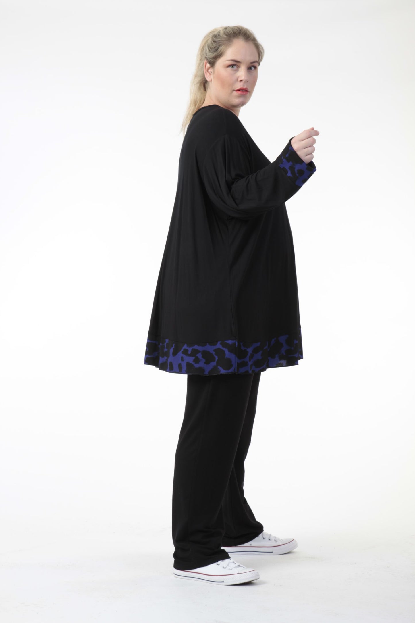 Winter big shirt in A-shape made of jersey quality, Hakuna in black-royal blue