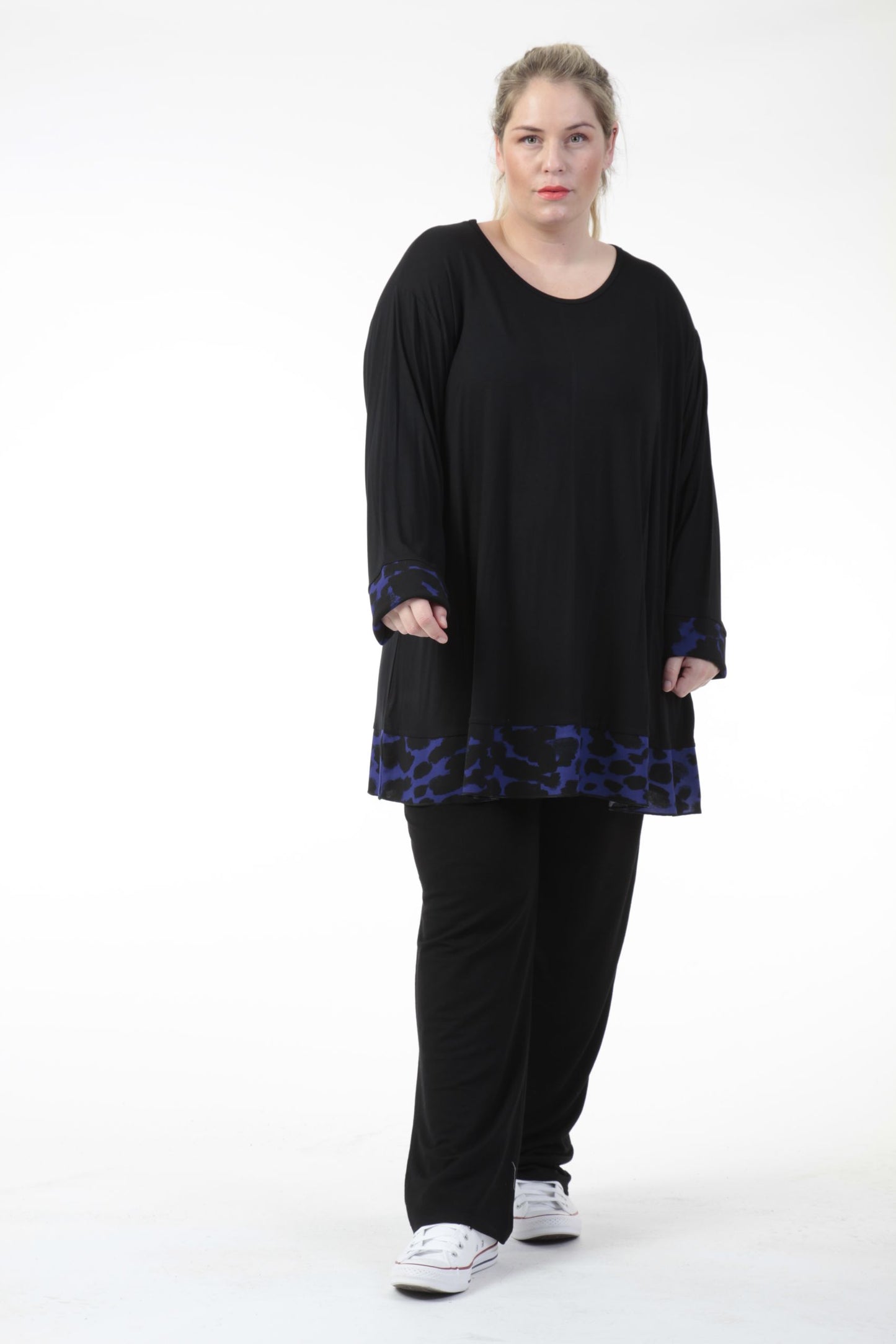 Winter big shirt in A-shape made of jersey quality, Hakuna in black-royal blue