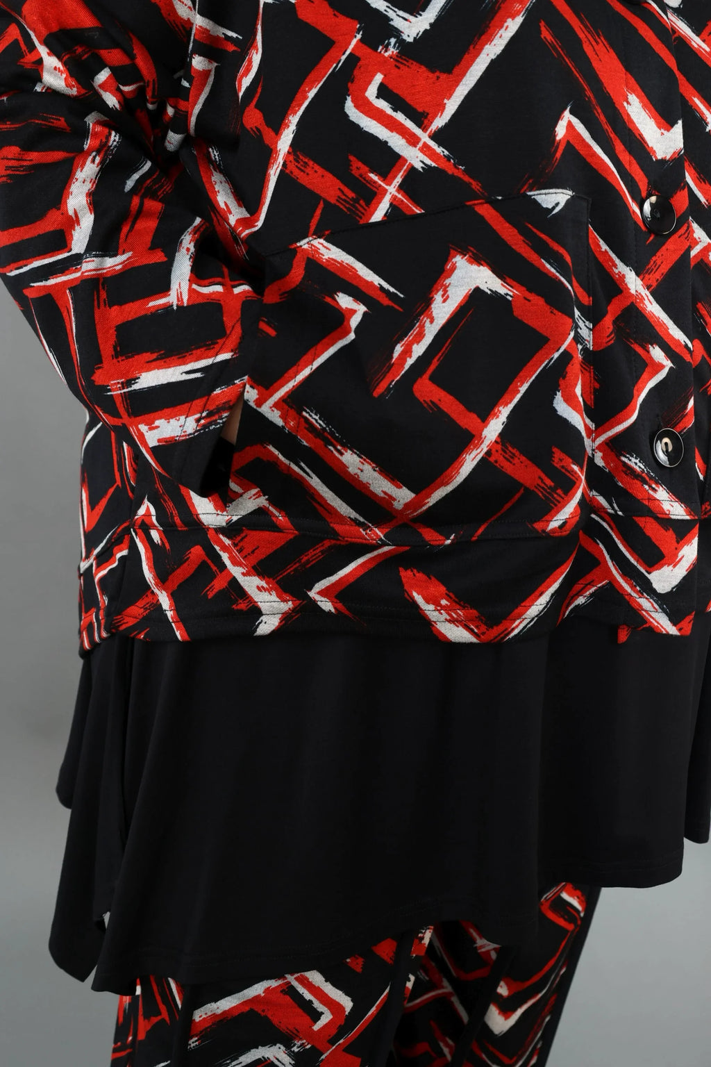 AKH Fashion · Jacke · Jacquelle · 6910 · Schwarz/Rot/Weiß