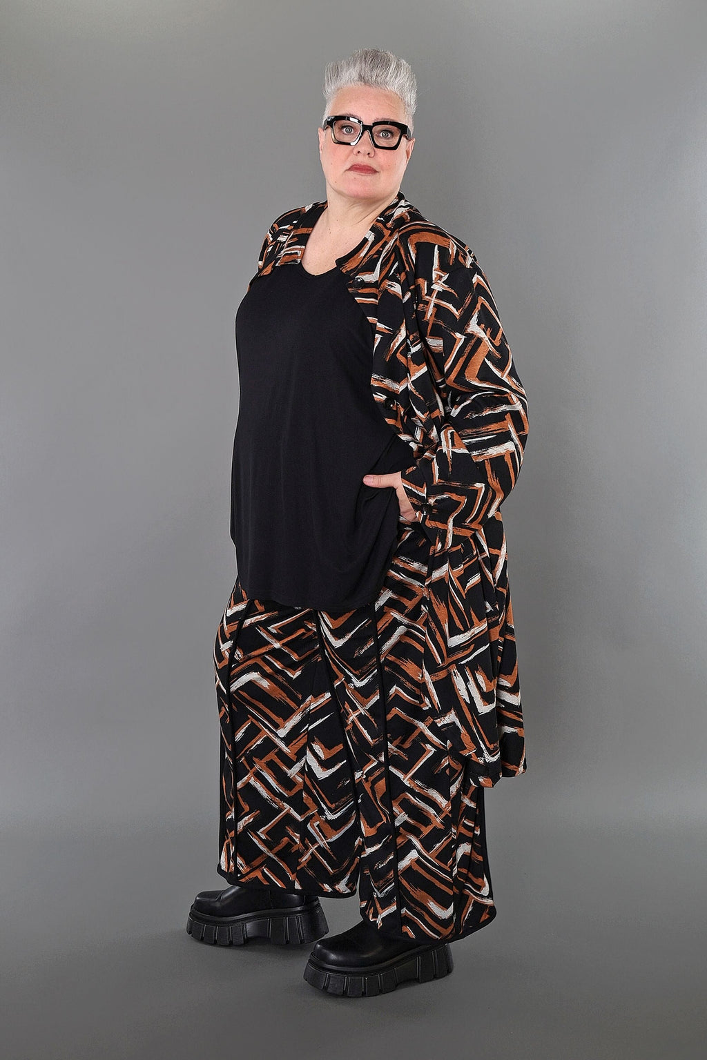 AKH Fashion · Hose · Jacquelle · 7074 · Schwarz/Cognac/Weiß