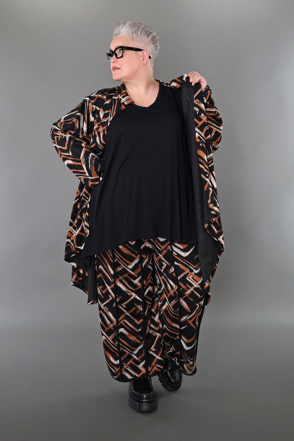 AKH Fashion · Hose · Jacquelle · 7074 · Schwarz/Cognac/Weiß