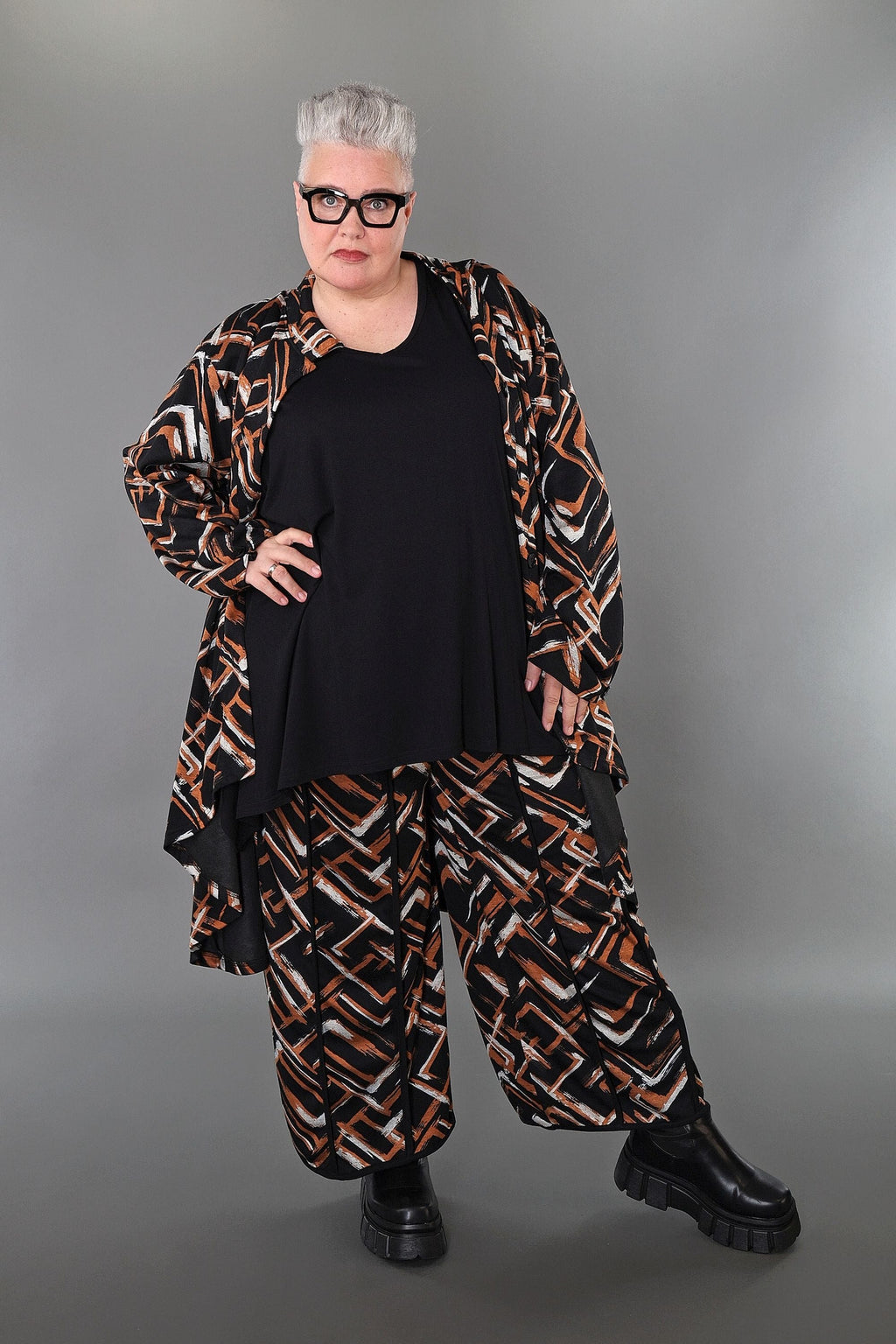 AKH Fashion · Hose · Jacquelle · 7074 · Schwarz/Cognac/Weiß