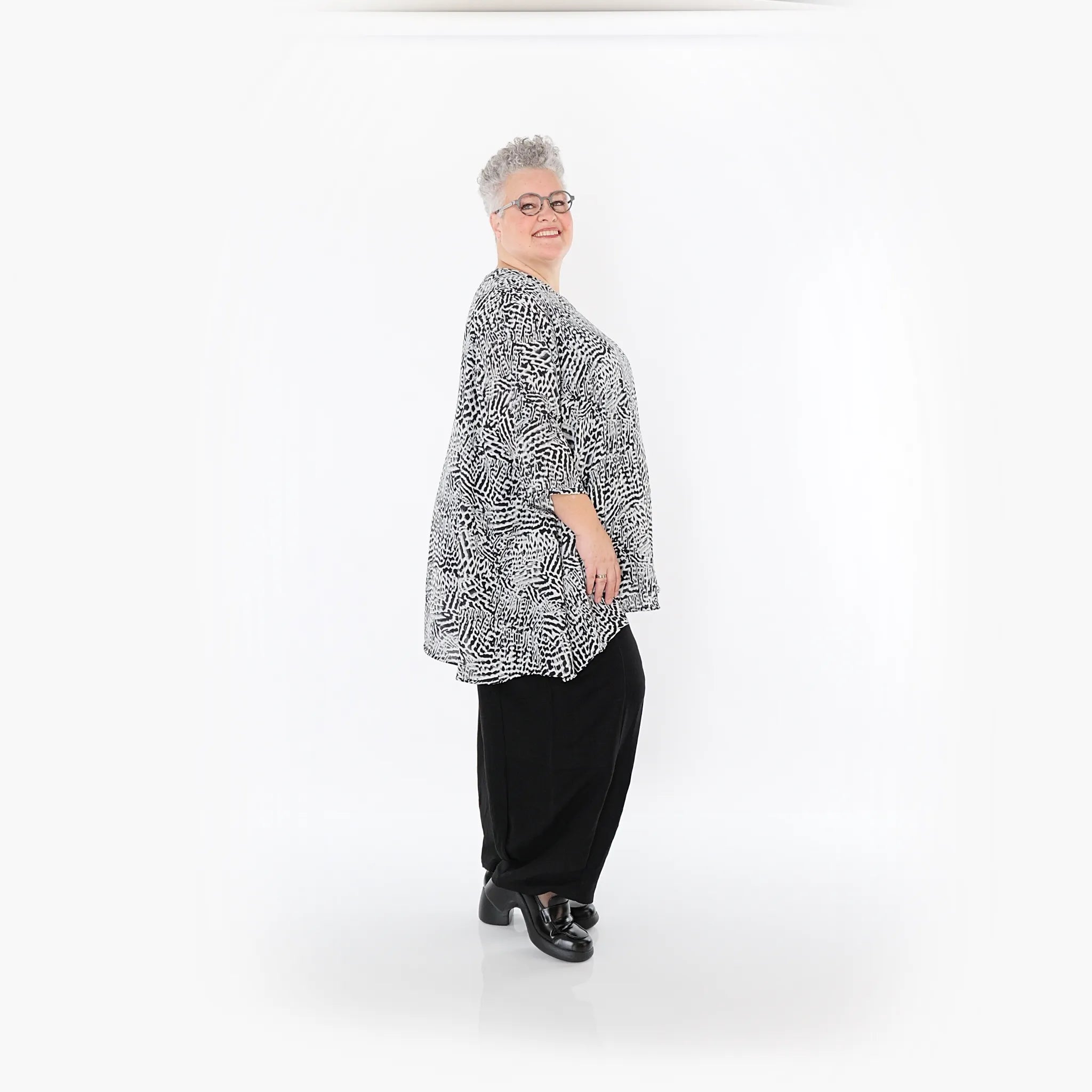 Chemise grande taille AKH Fashion 593, noire et blanche