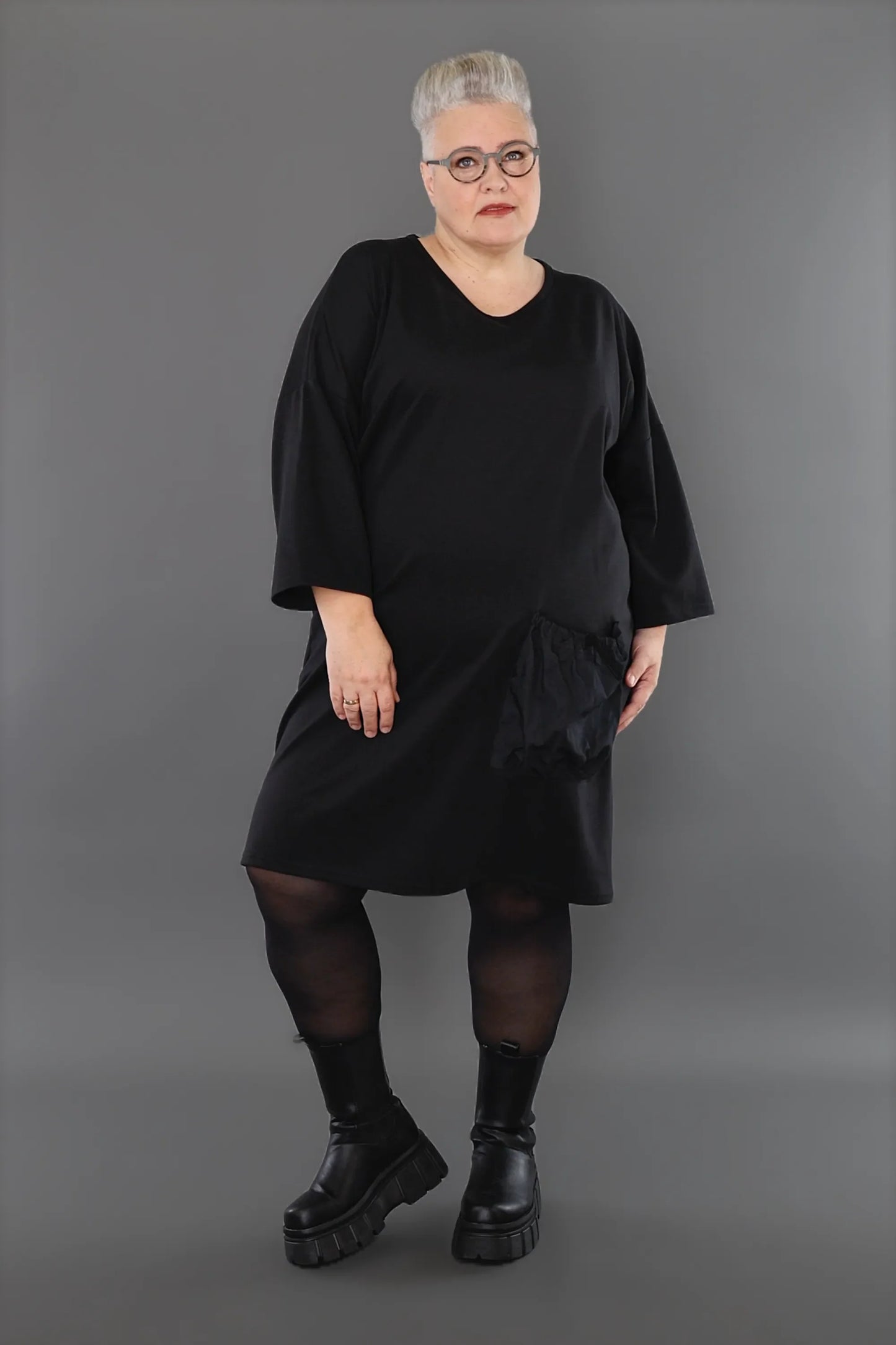 AKH Premium 7052 Kleid, Schwarz