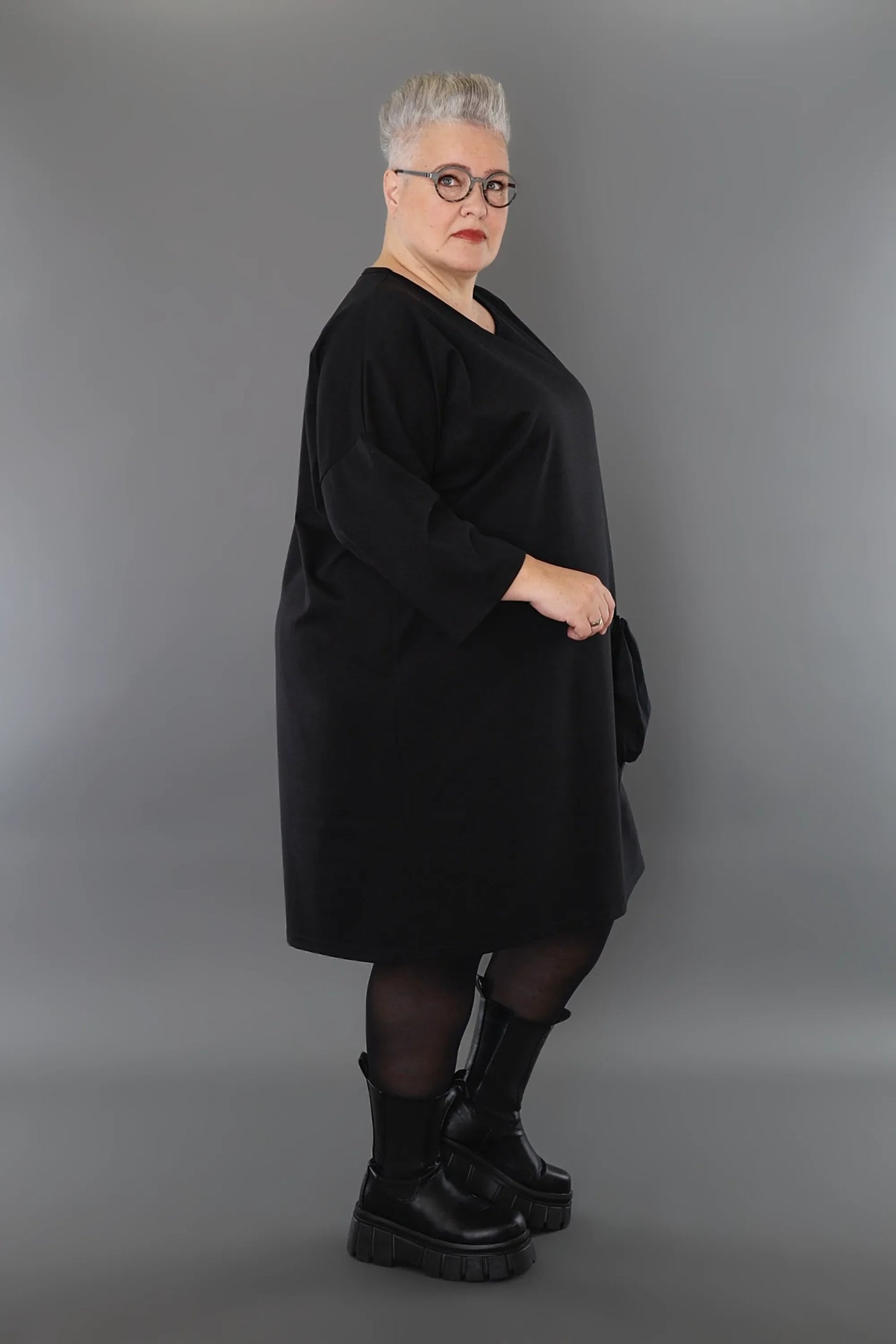 AKH Premium 7052 Kleid, Schwarz