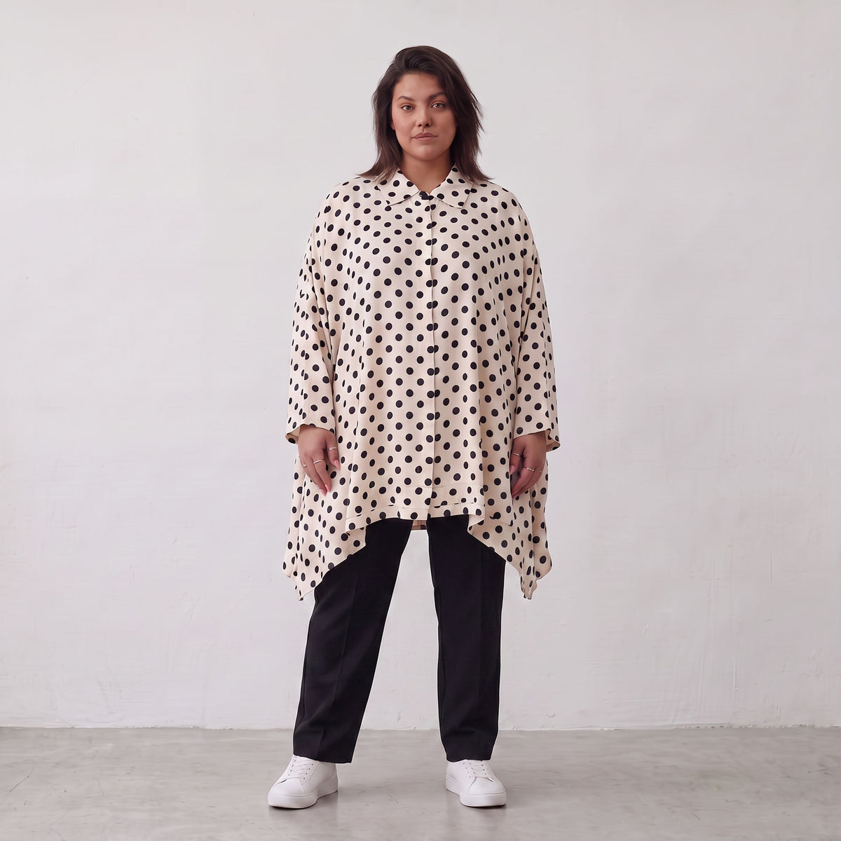 AKH Premium · Bluse · BlackPolka · 7010 · BlackDots