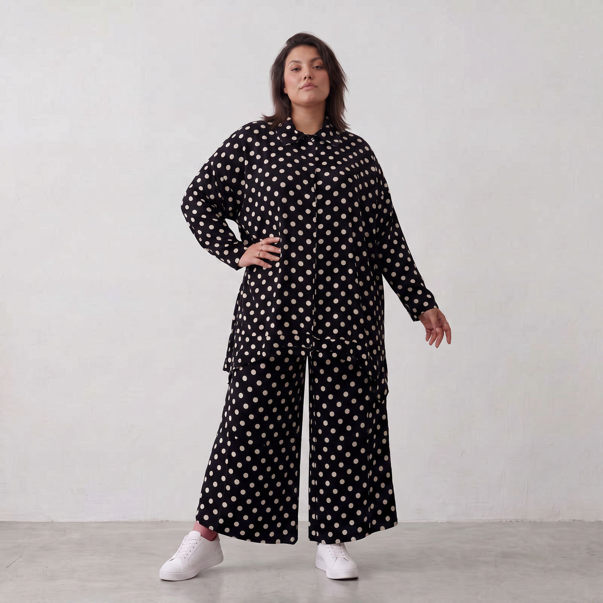 AKH Premium · Bluse · BlackPolka · 7010 · WhiteDots