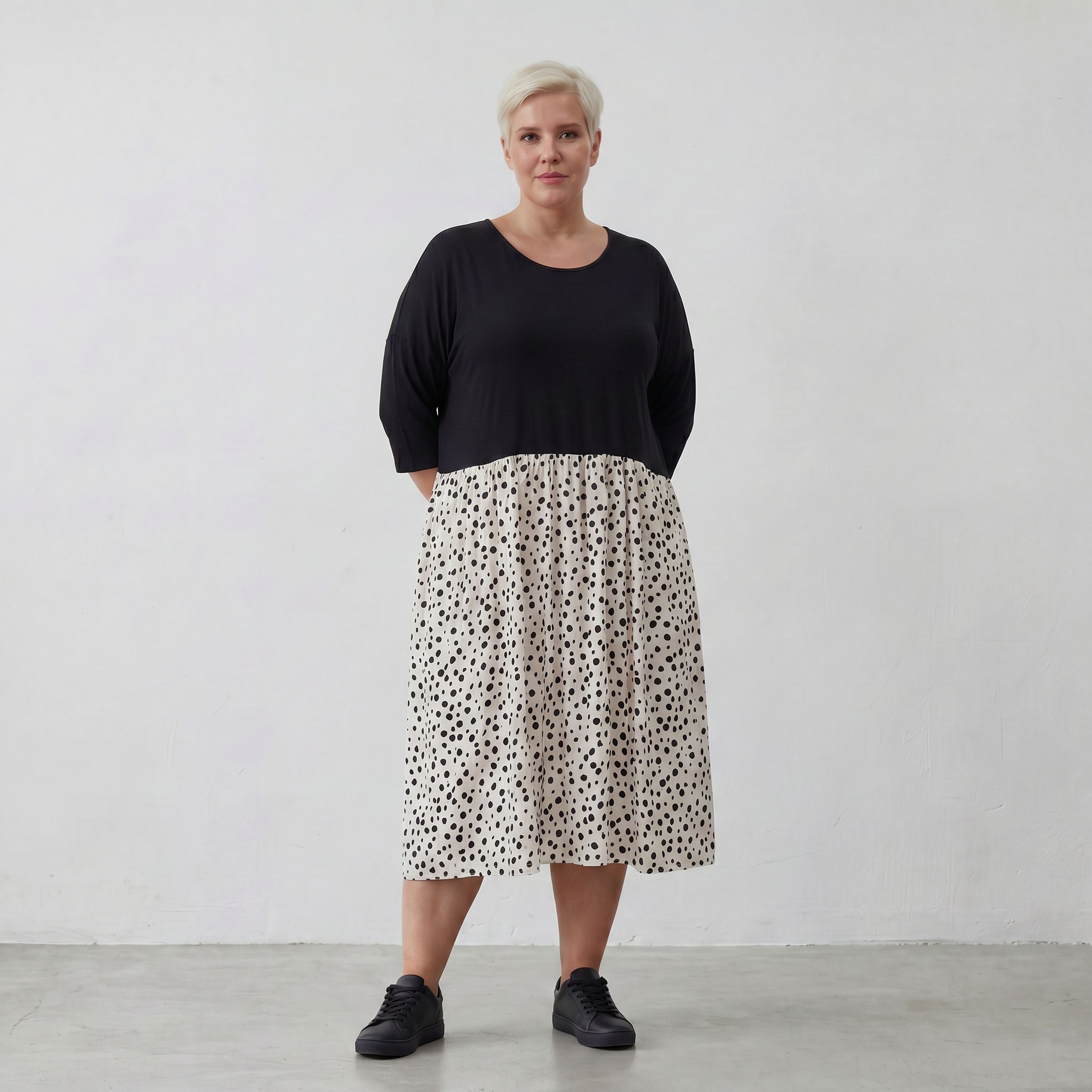 Robe AKH 5911, blanc-noir