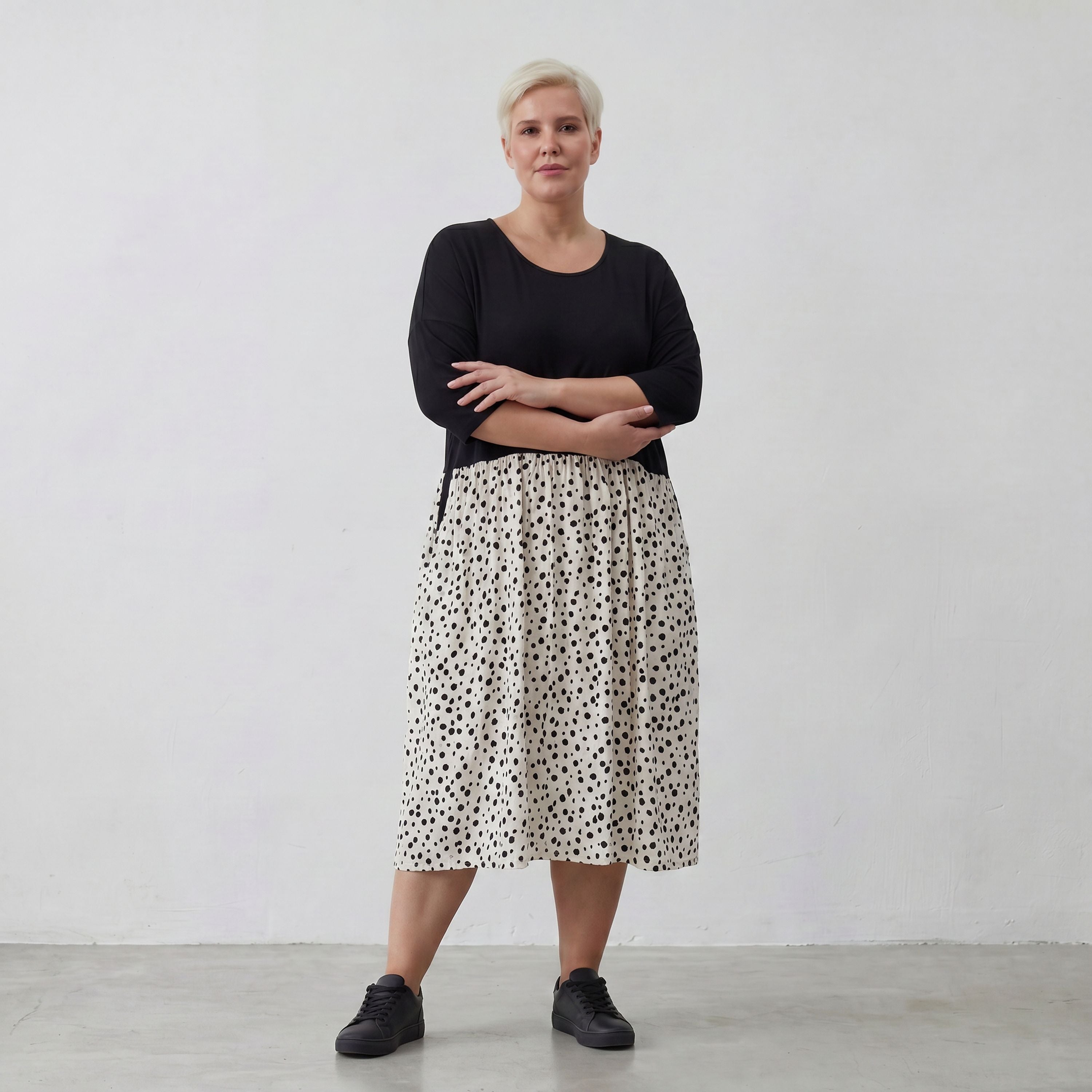 Robe AKH 5911, blanc-noir