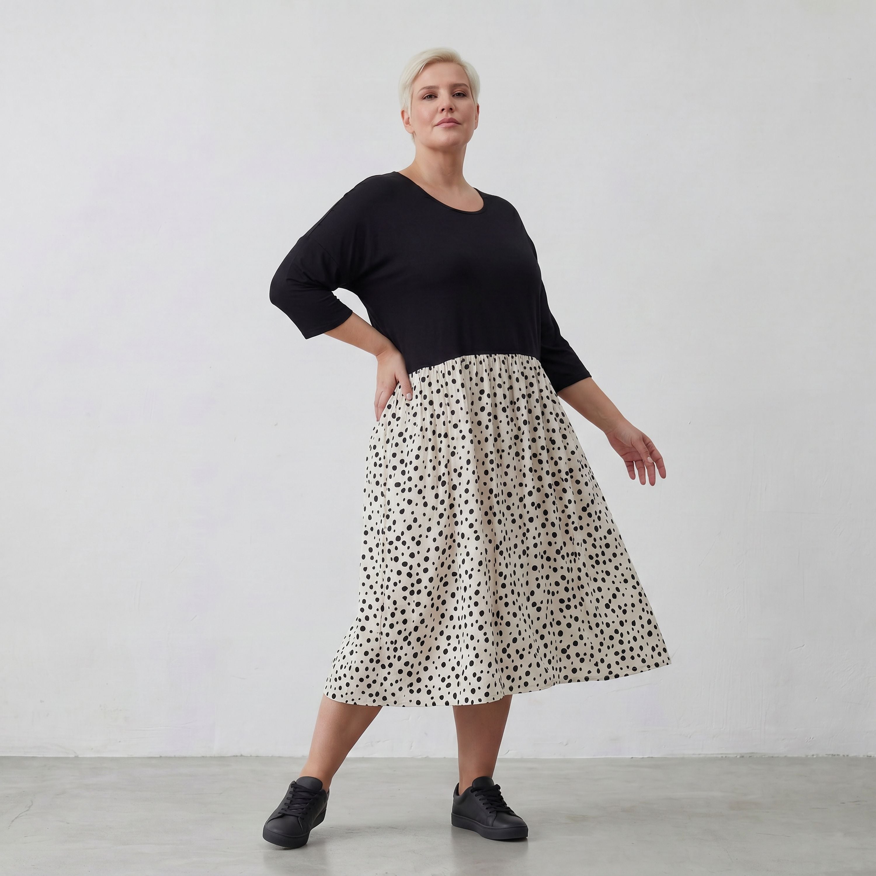 Robe AKH 5911, blanc-noir
