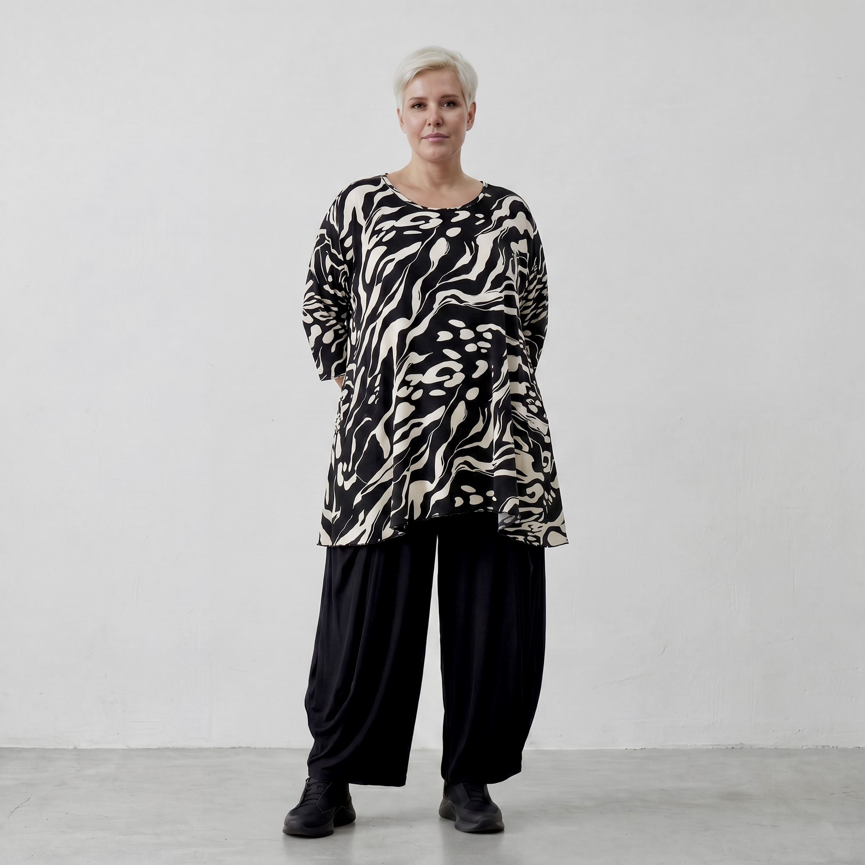 AKH 593 Big Shirt, Black-Ecru
