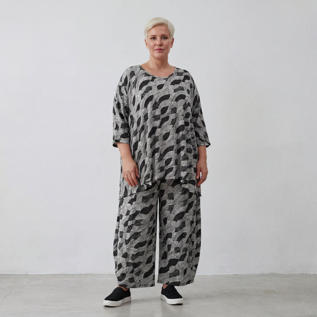 AKH 593 Big Shirt, Black and White