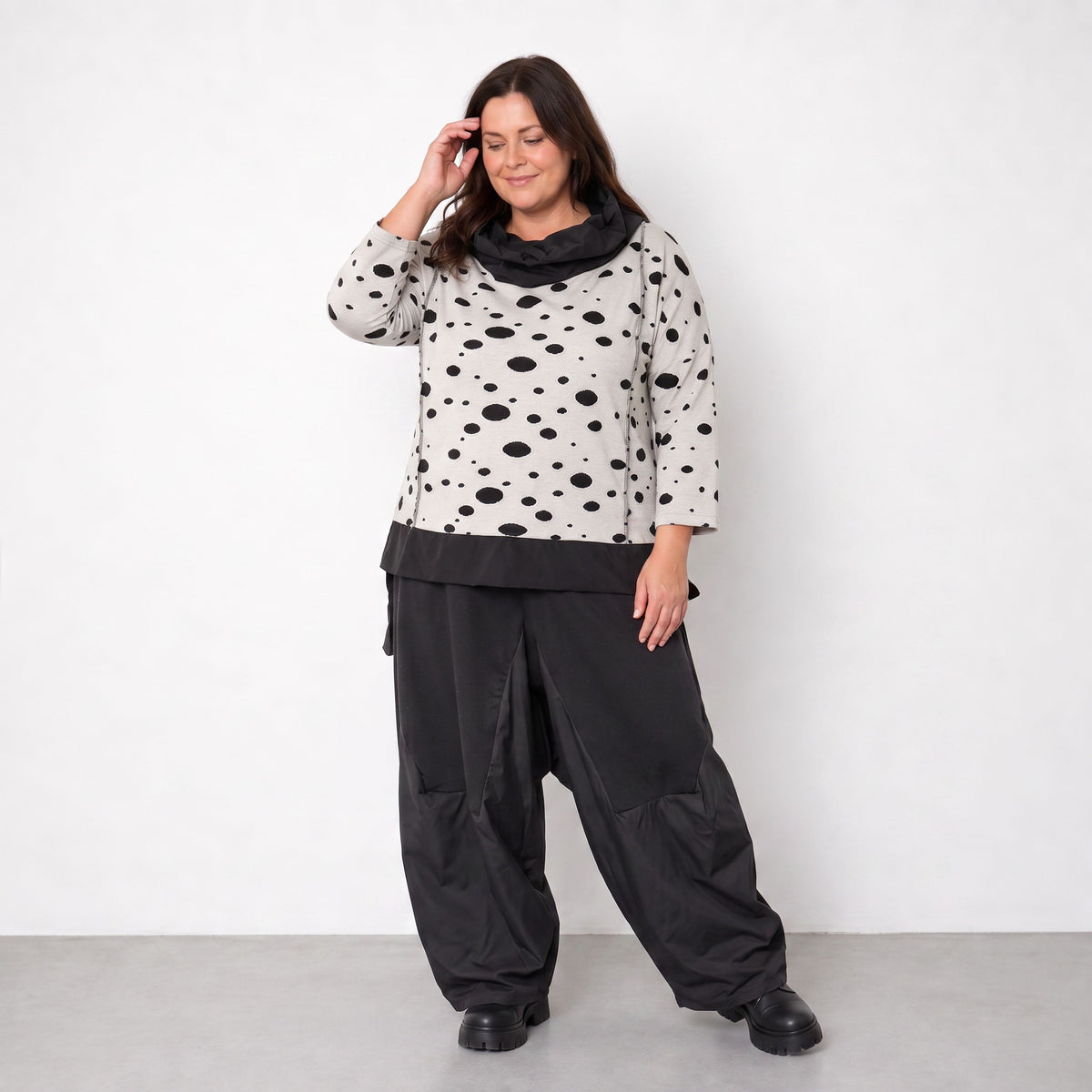AKH Premium · Shirt · LeoVella · 2627 · GreyHoles
