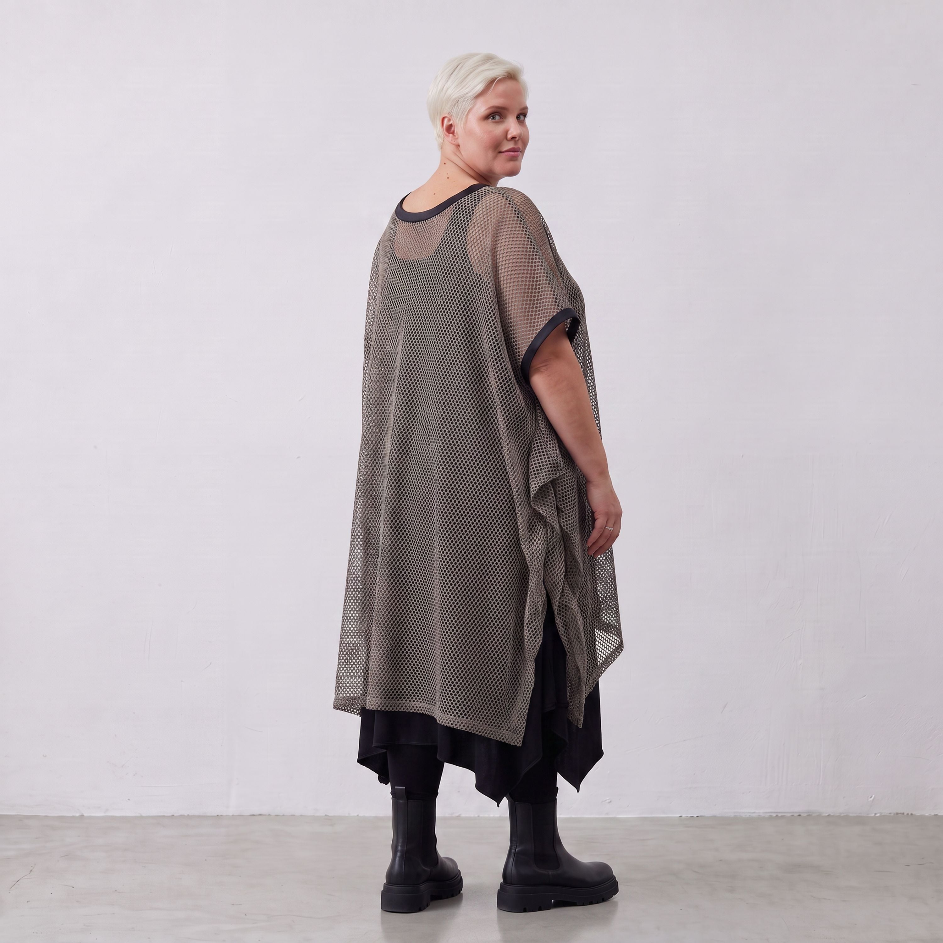AKH Fashion · Haut à superposer · Marie · 7100 · Taupe/Noir