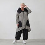 Luftiger Crinkle-Mantel mit Rollkragen in Weiß und Schwarz