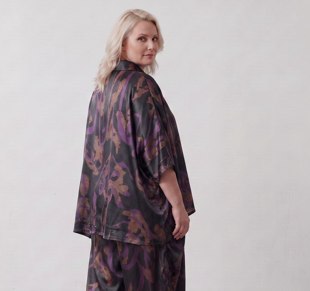AKH Fashion · Blouse · PlumOrchid · 7092 · NoirAbstract