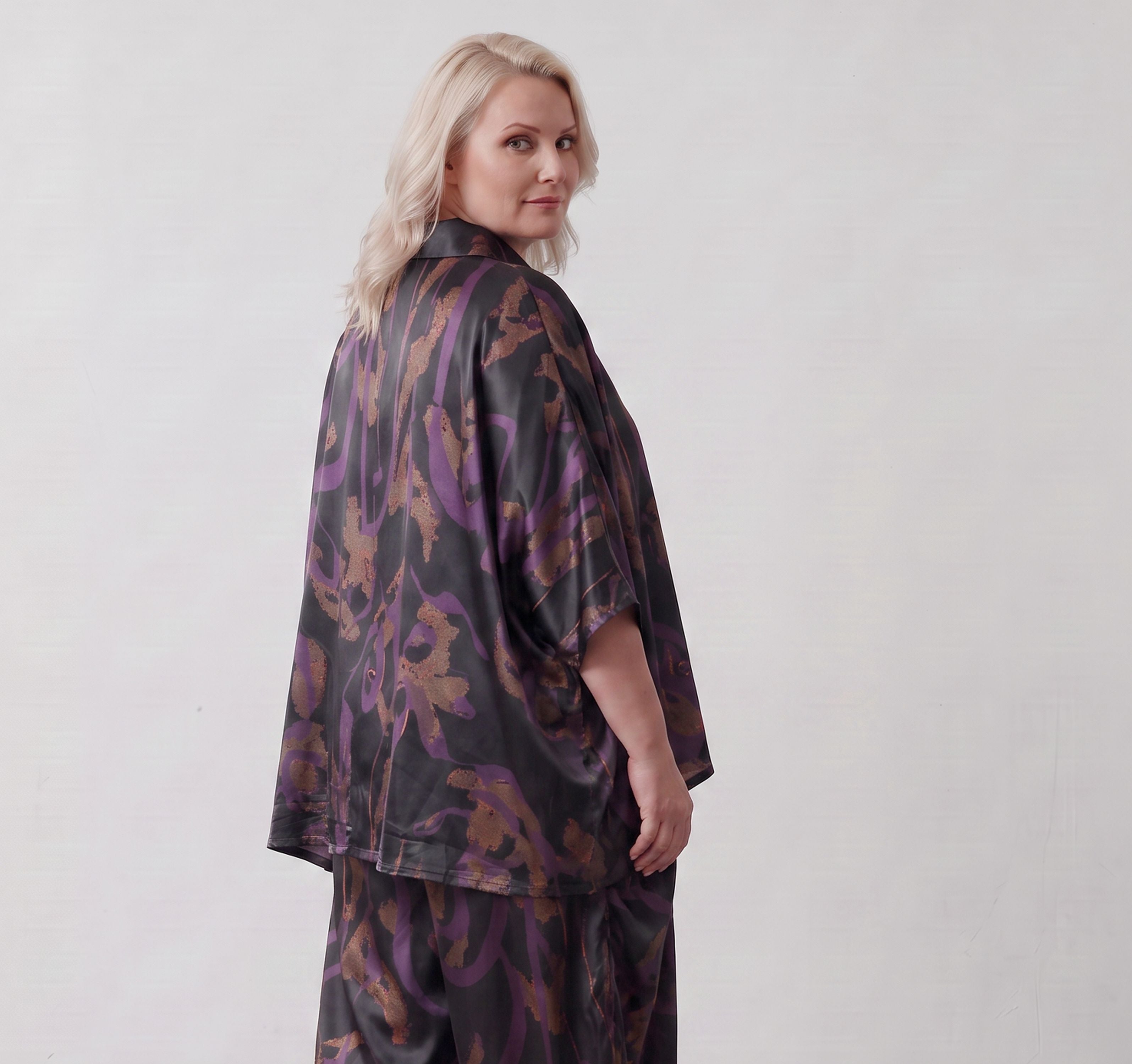 AKH Fashion · Blouse · PlumOrchid · 7092 · NoirAbstract